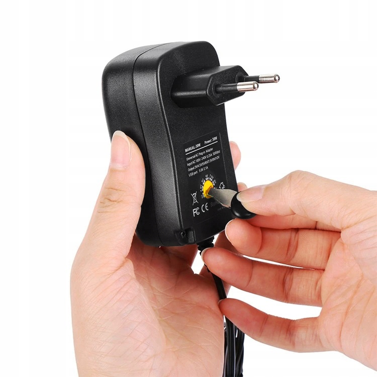 ZASILACZ UNIWERSALNY IMPULSOWY REGULOWANY WIELOZAKRESOWY 7 KOŃCÓWEK 1000mA Kod producenta N3111