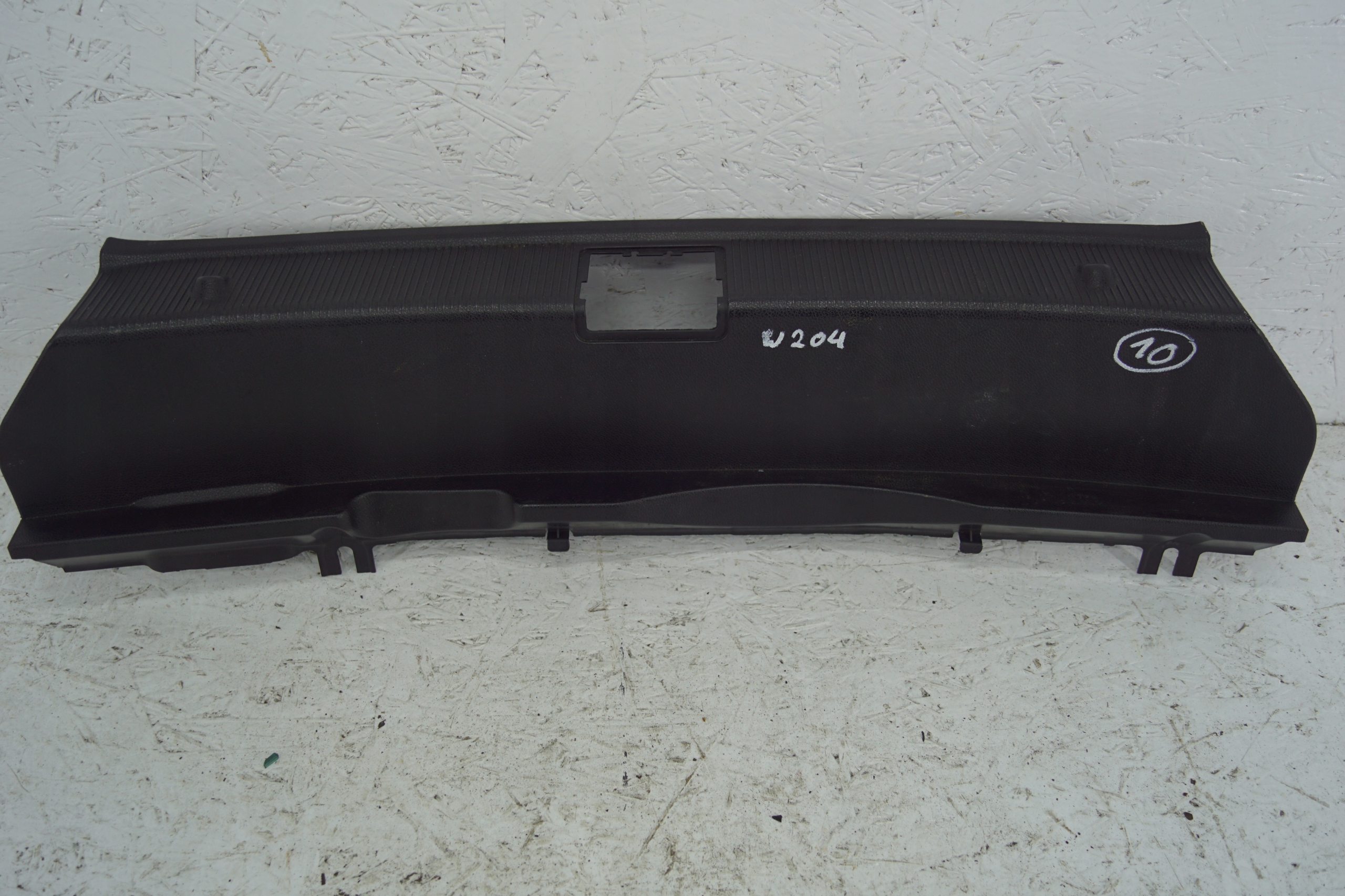 OSŁONA PROGU BAGAŻNIKA MERCEDES W204 A2046900825