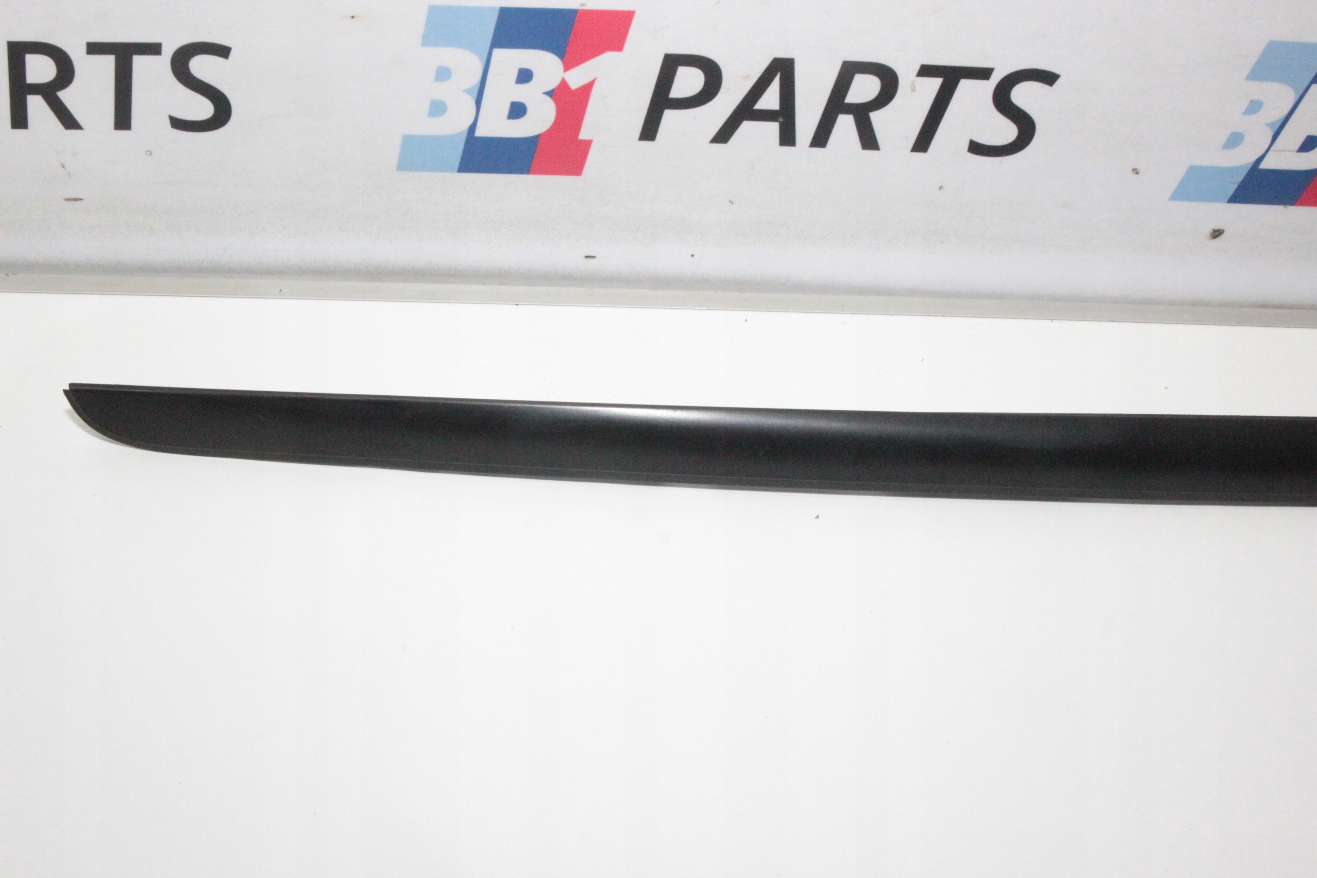 BMW F33 F83 moulding windows right front 7296010