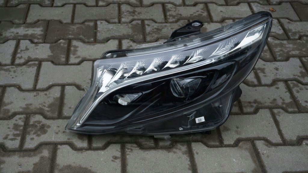 MERCEDES V EQV 447 LIFT - light left front