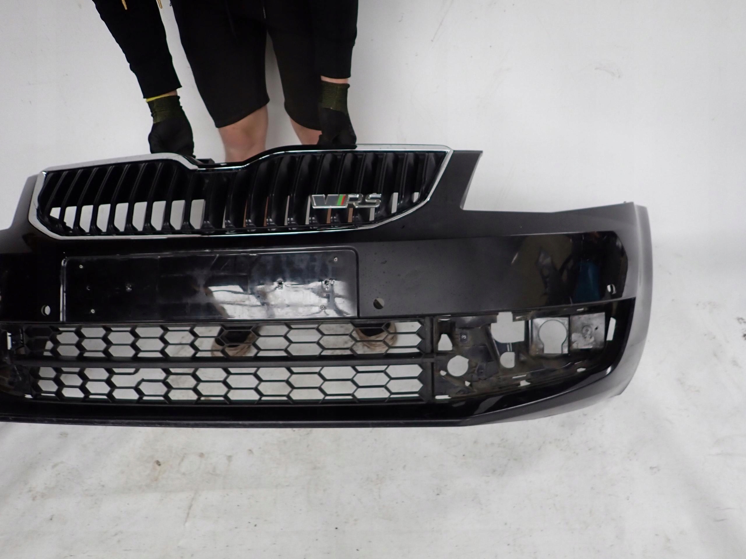 SKODA OCTAVIA III 12- bumper front front PDC