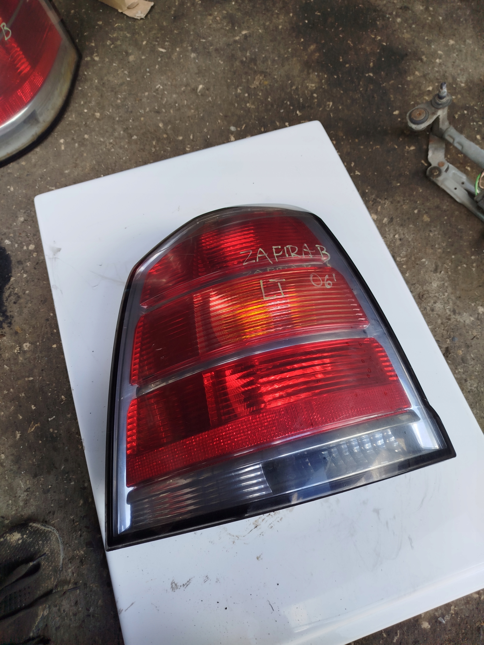 LAMPA LEWA LEWY TYŁ TYLNA OPEL ZAFIRA B 24451841L