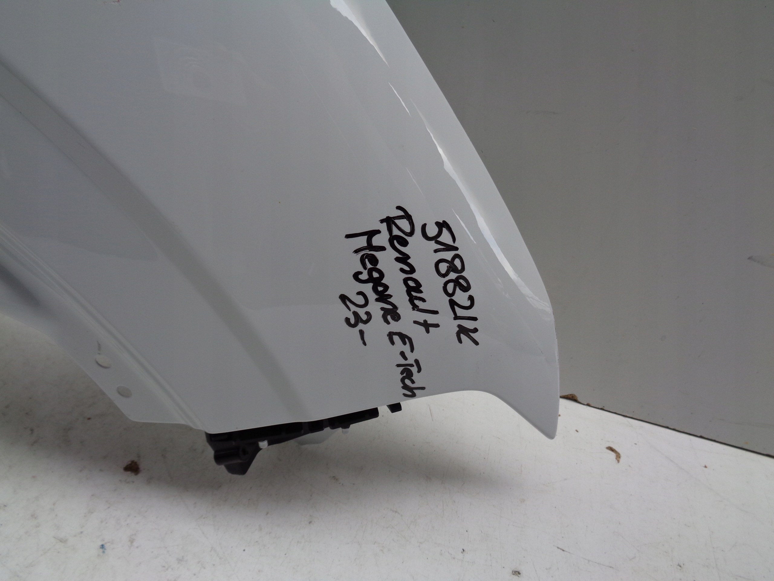 fender right front RENAULT MEGANE E-TECH 23- NR 51882