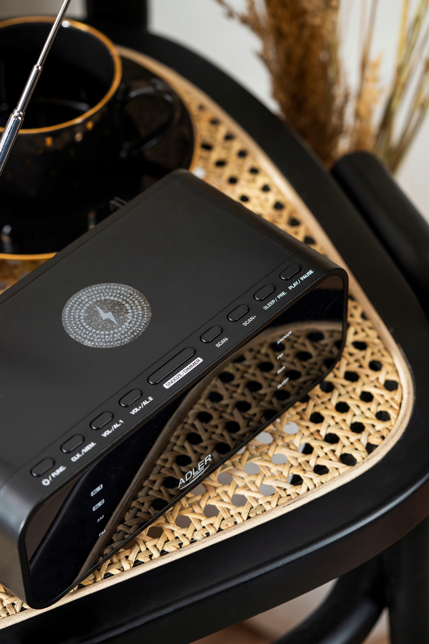 Radiobudzik AD 1192 z ładowarką bezprzewodową i FM, Bluetooth 5.0
