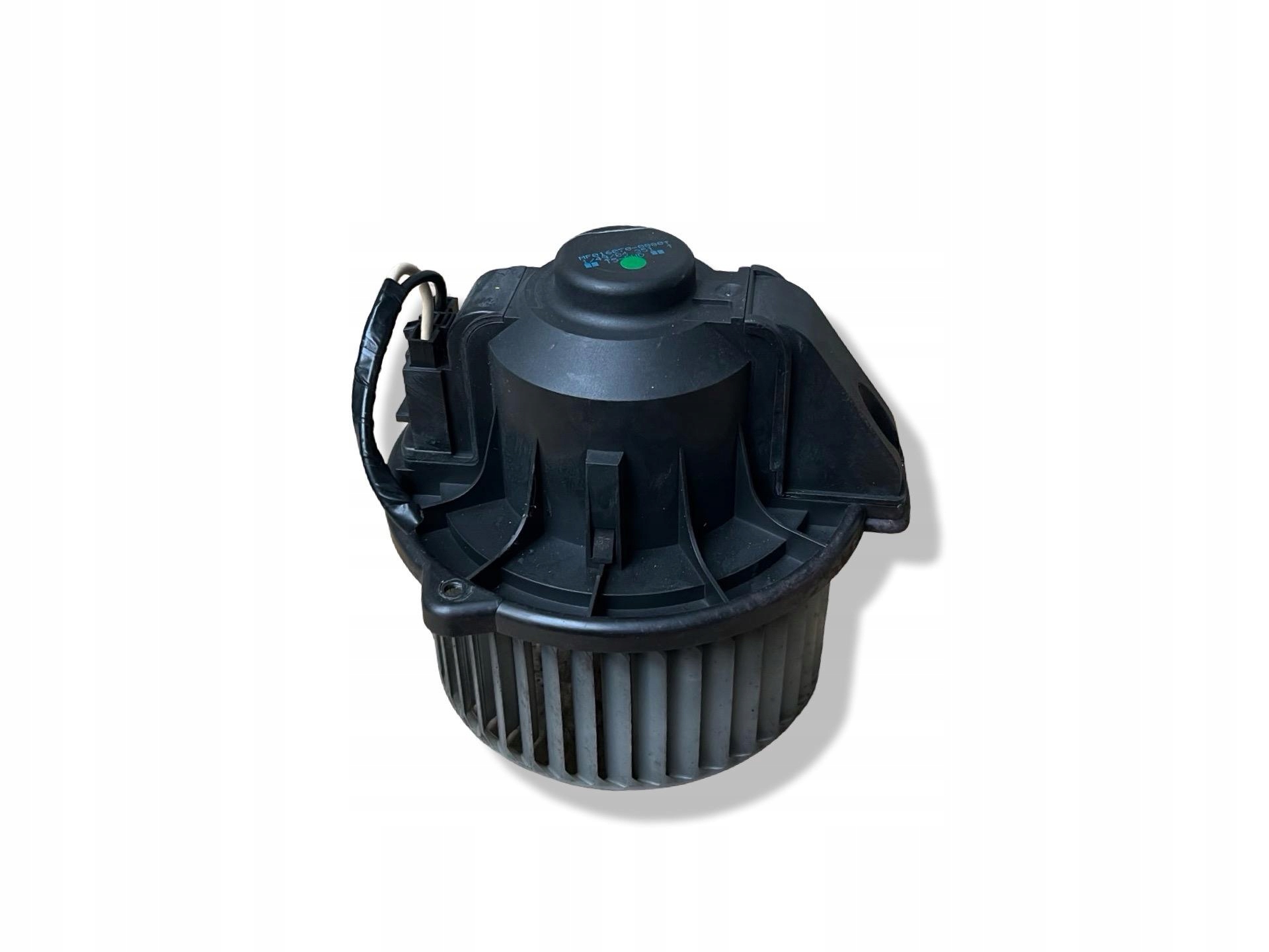 ventilator rešetka ventilacije Land Rover Discovery 3 L319 2005 MF016070-0880