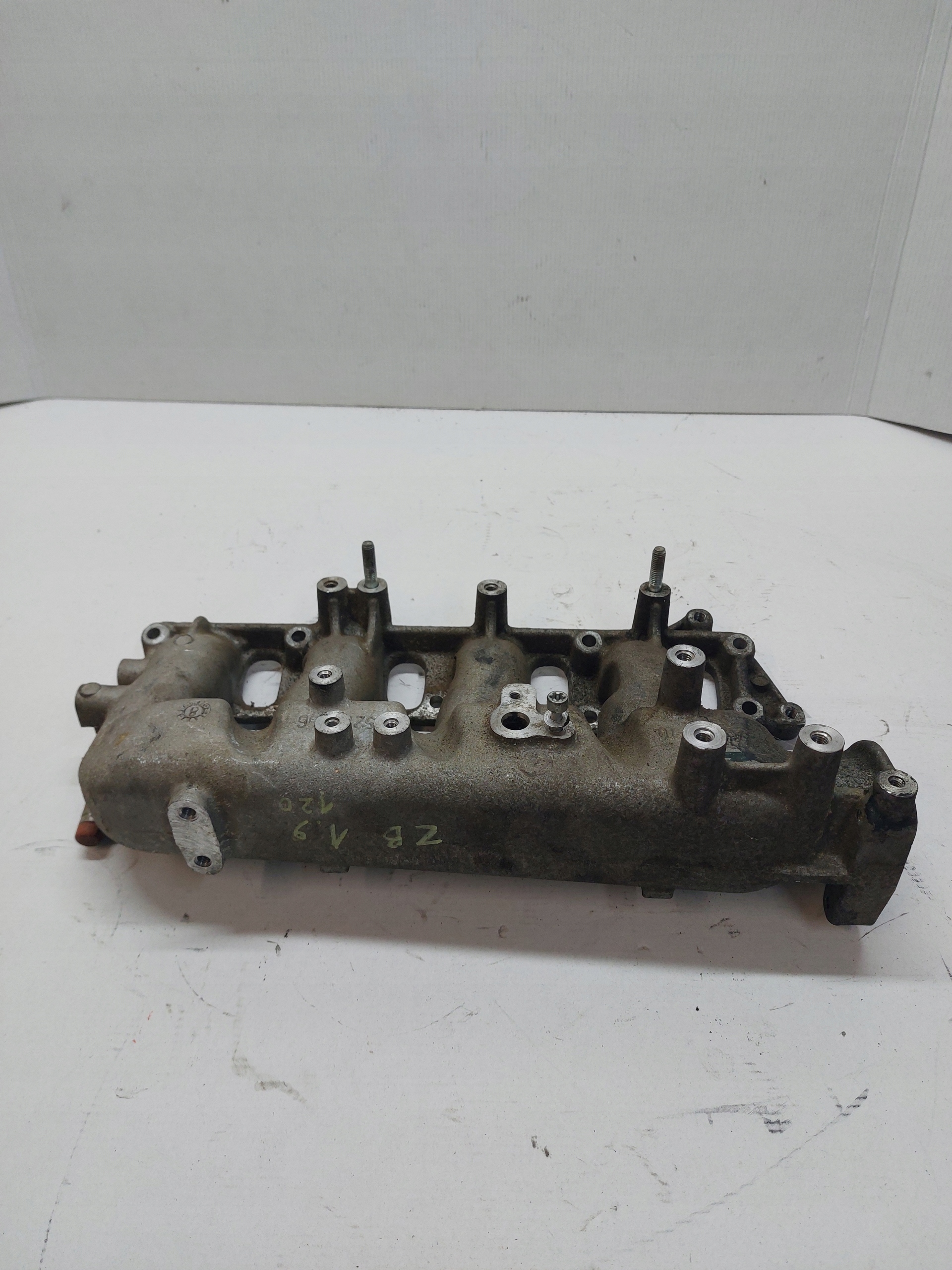 intake manifold OPEL ZAFIRA B 1.9 55212586