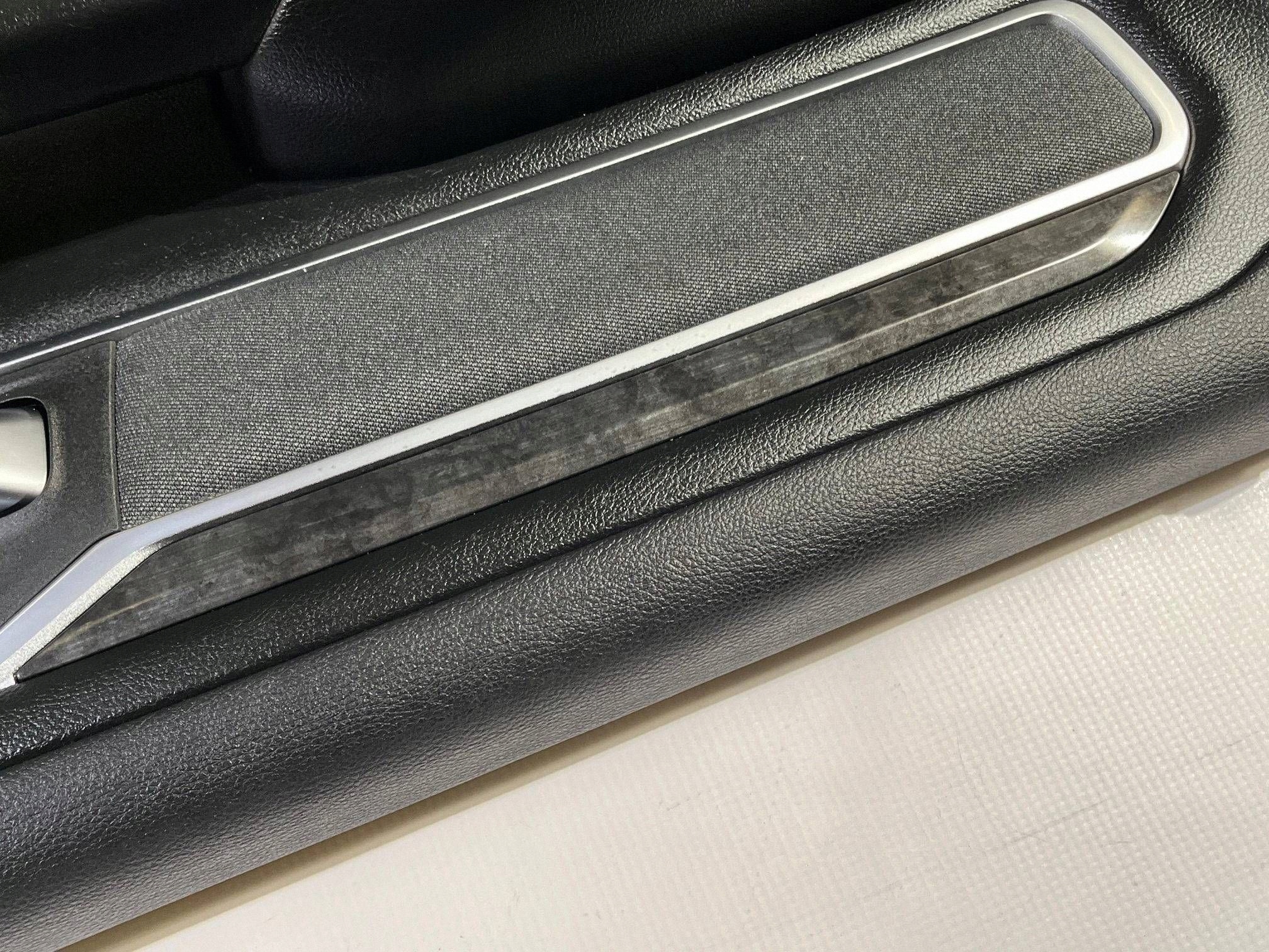 side upholstery door of left przednich front Dodge RAM 1500 2019