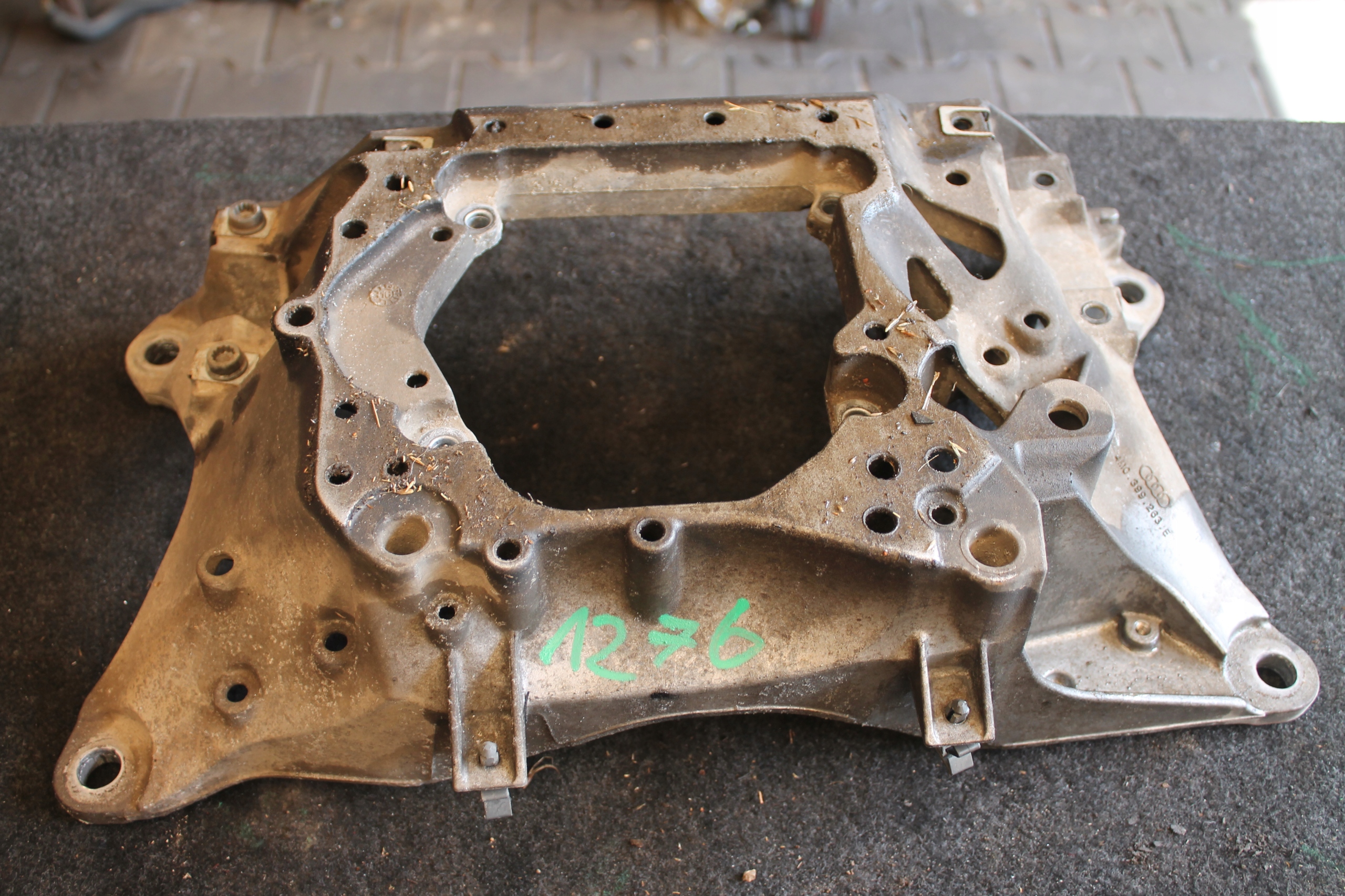 1276. Getriebehalter Getriebe getriebe AUDI 4M0399263E