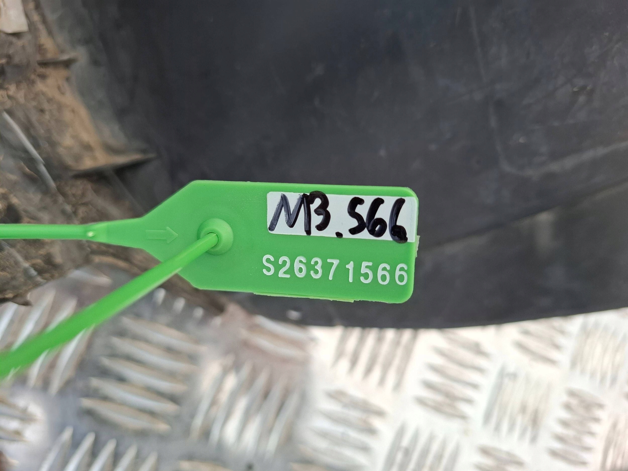 mudguard left front 7234831 7234833 BMW E70 X5 LIFT