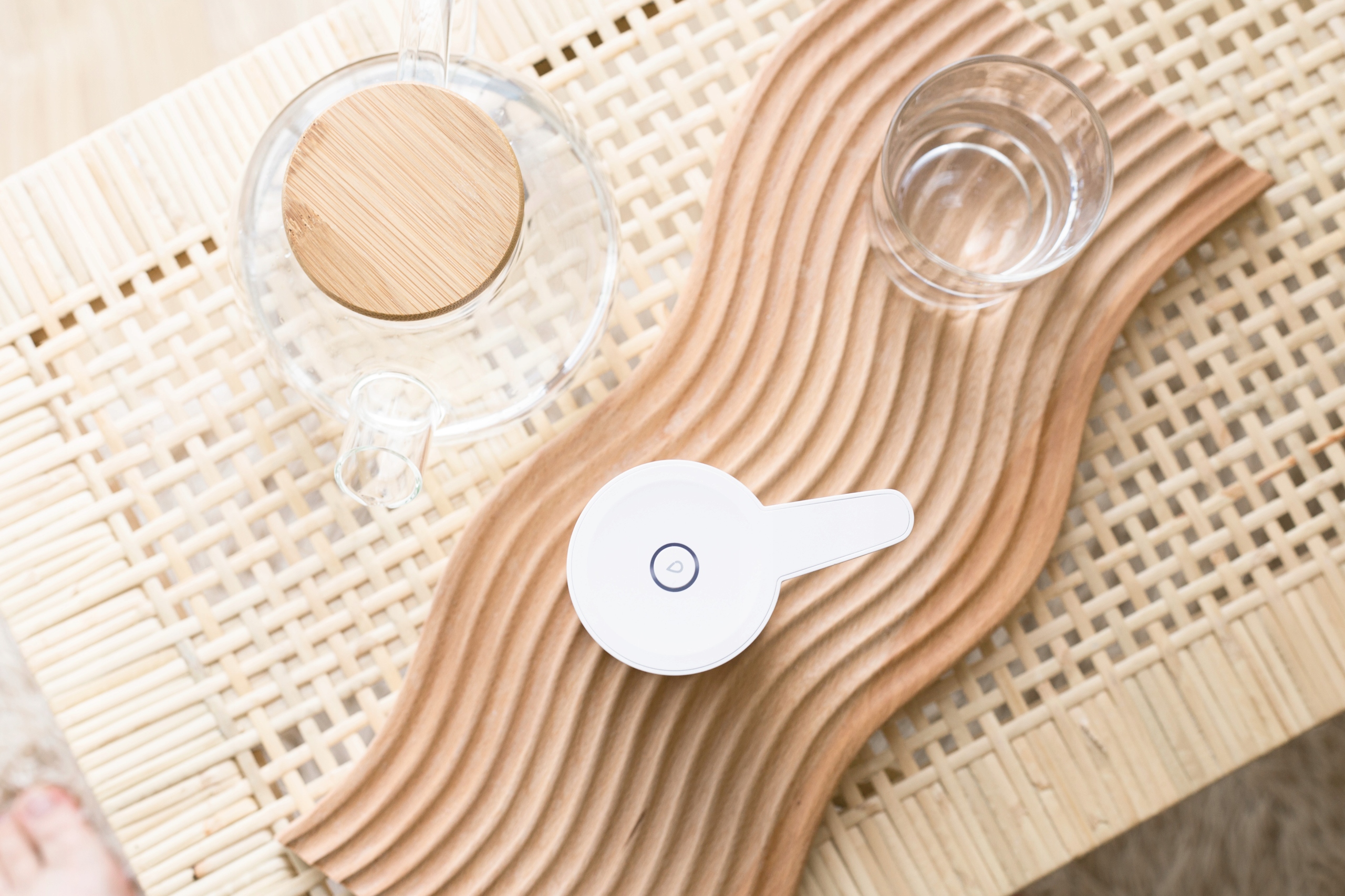 Akumulatorowa pompa wodna Xiaomi Sothing w kolorze białym Linia no line