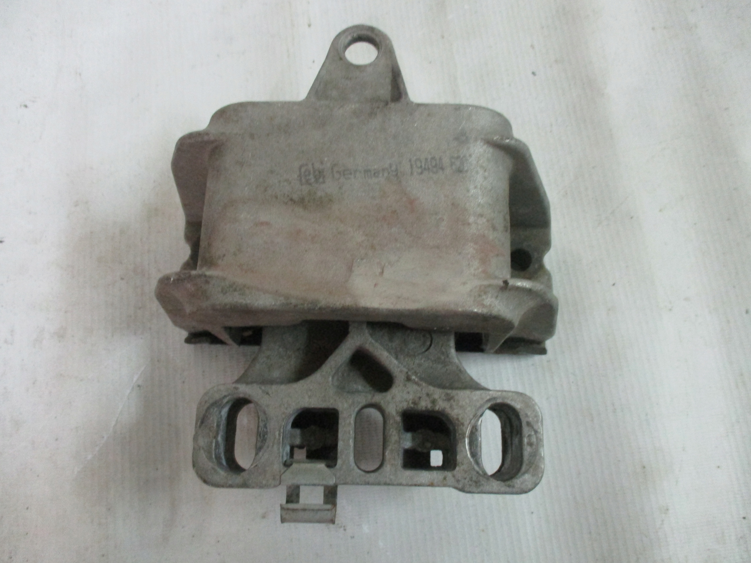 gearbox mounting left VW Golf IV 1,4 1,6 BZ