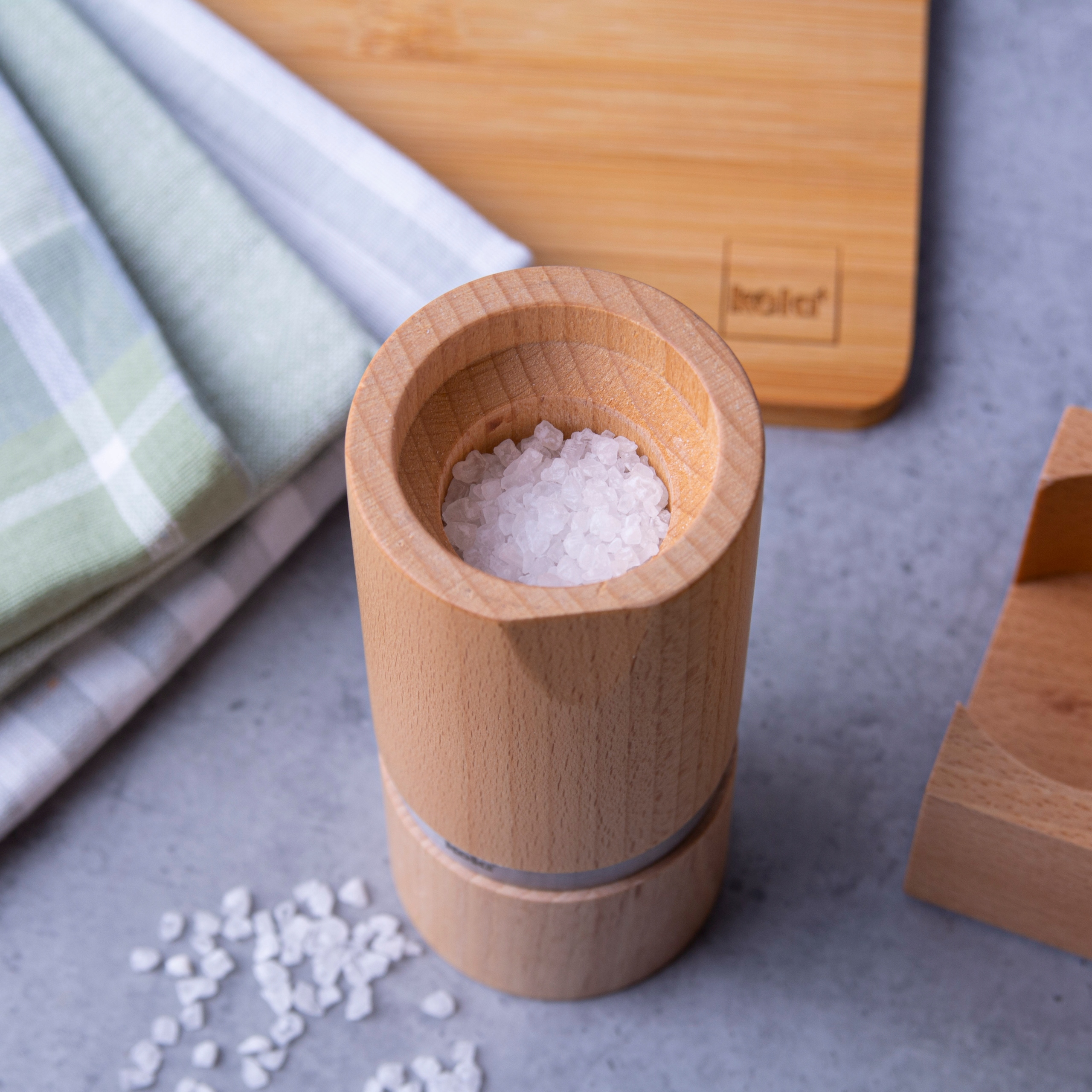 Kela Mlýnek na pepř a sůl Kauri Buk 18 cm KL-12191