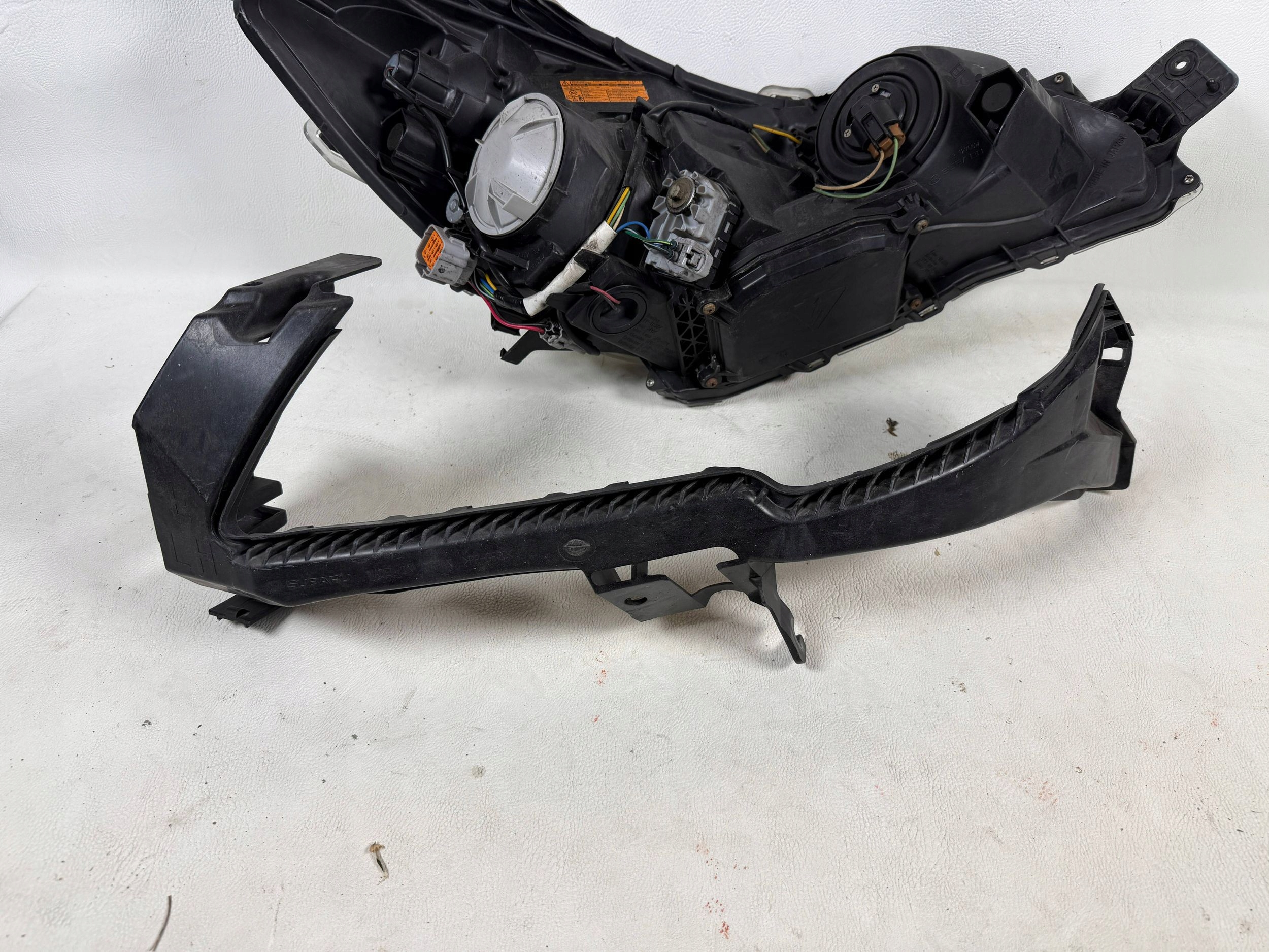 Subaru Outback light left Xenon 09- support front front