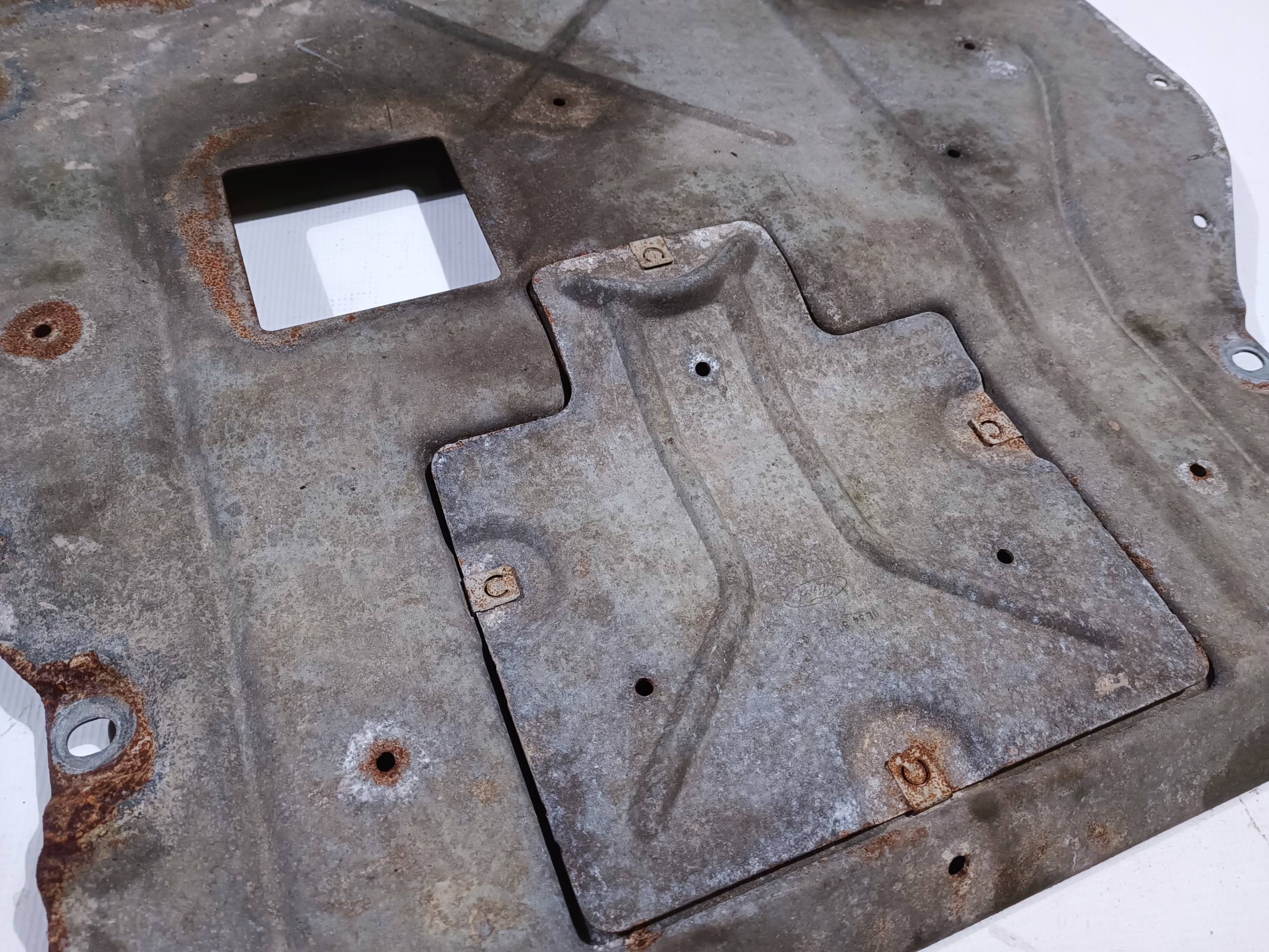 cover lower of the engine below engine Ford F150 2009-2014