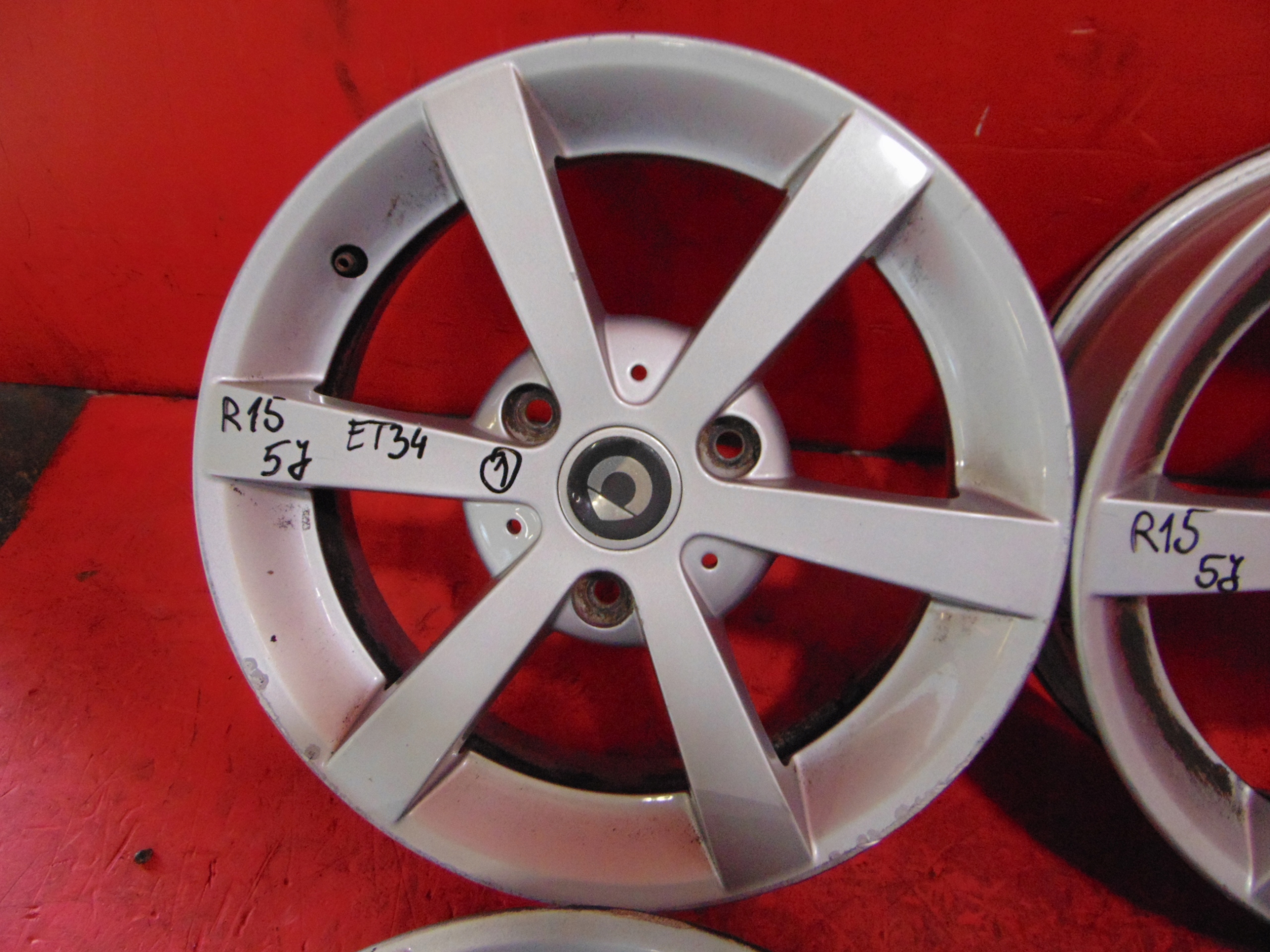 SMART ForTwo II 451 FELGI ALU 15'' 3x112 5J 6,6J Wzór sześcioramienne