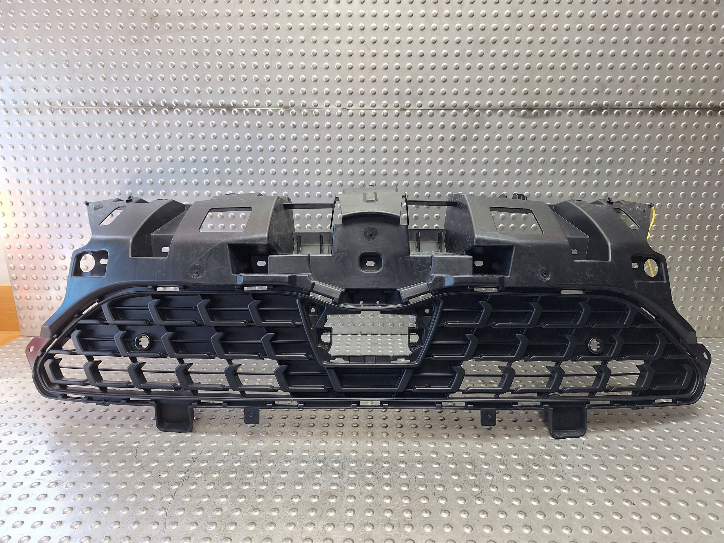 Grille TOYOTA YARIS CROSS 20- 53111-0DB21