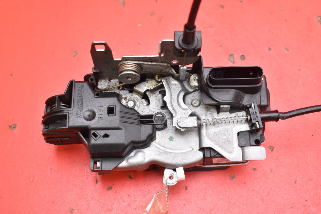 lock door left front front EU 31349894 VOLVO V60 2 II KOMBI 18-21