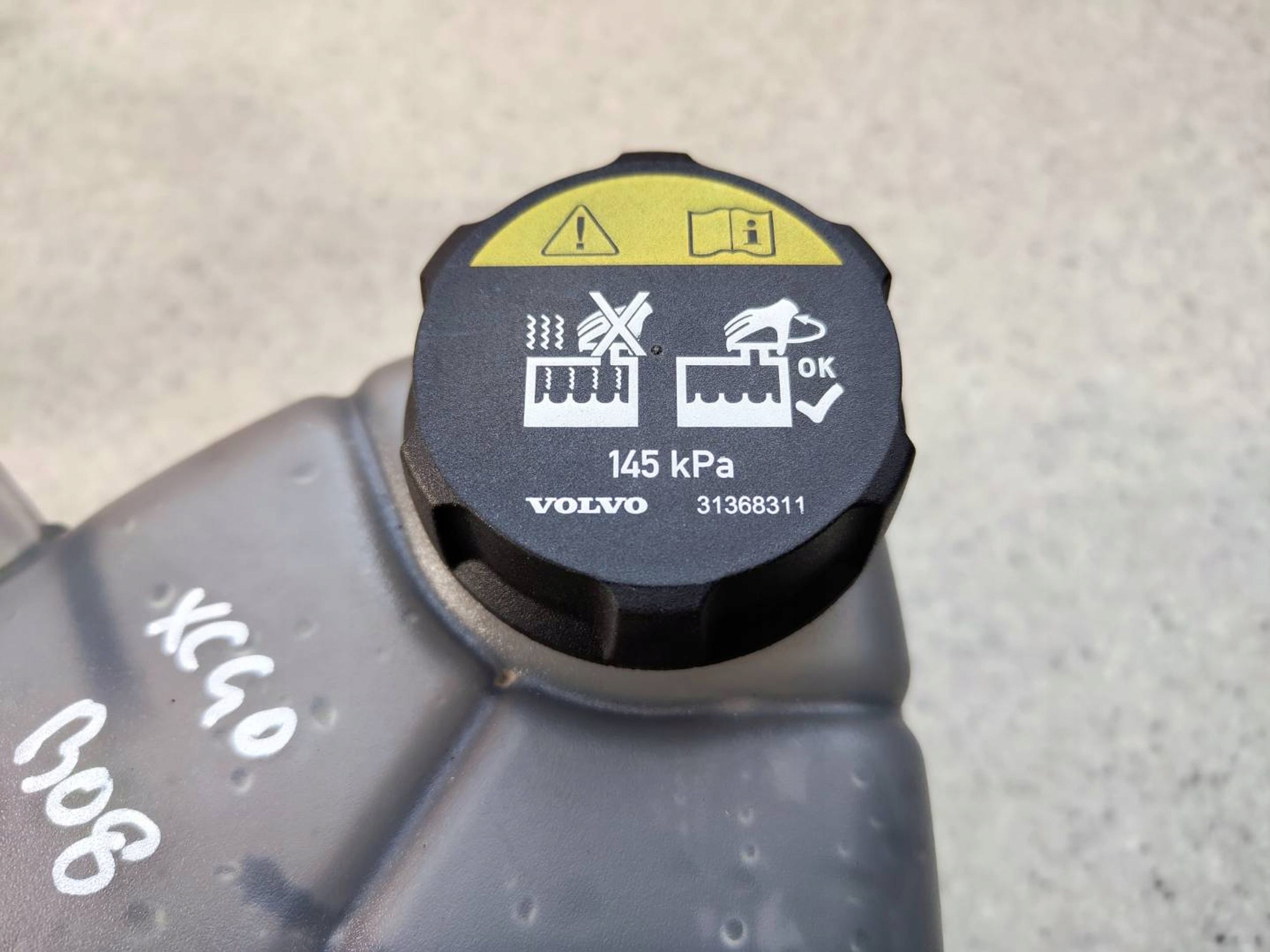 бачок расширительный 31686047 volvo XC40 2.0 b