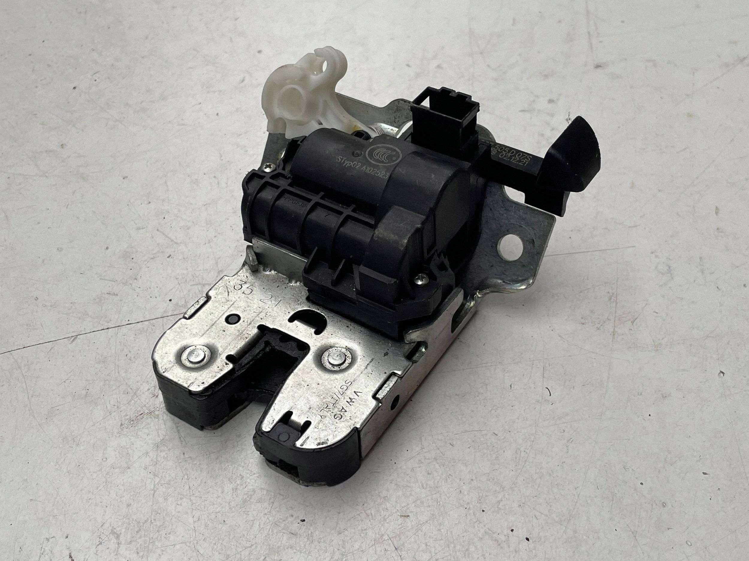 lock bonnet boot VOLKSWAGEN TOURAN III 5TA827505D @M