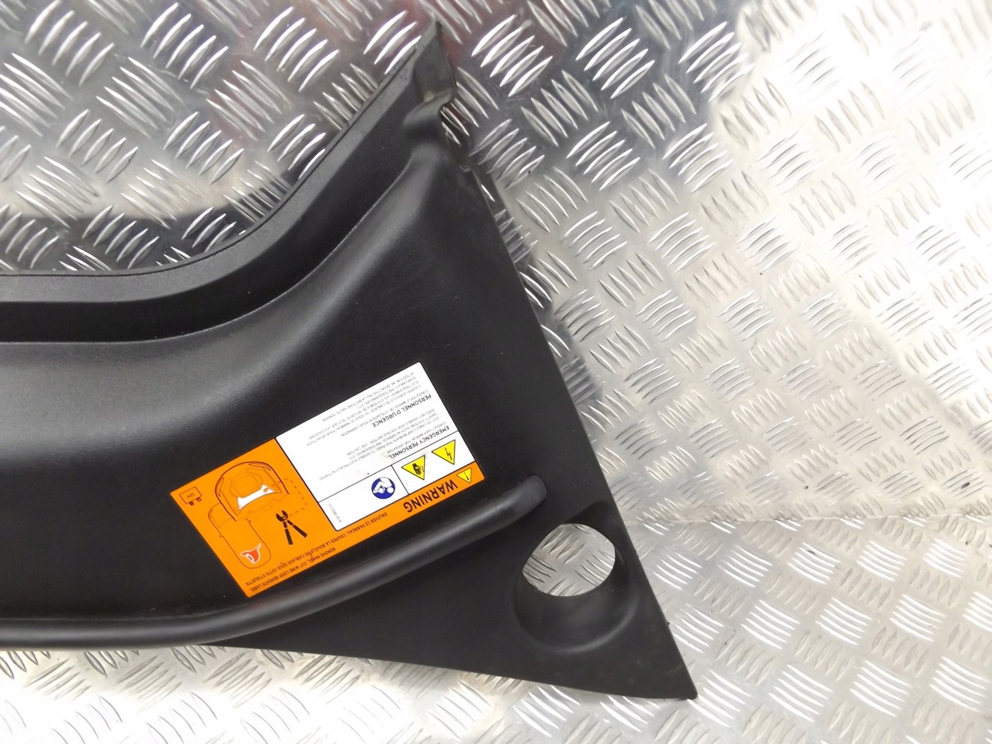 Tesla Model S P85D 691KM OSŁONA PODSZYBIA PODSZYBIE 1050488-00-B Typ samochodu Samochody osobowe