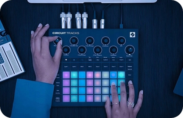 NOVATION CIRCUIT TRACKS NOVSYNTH11 GROOVEBOX Marka Novation