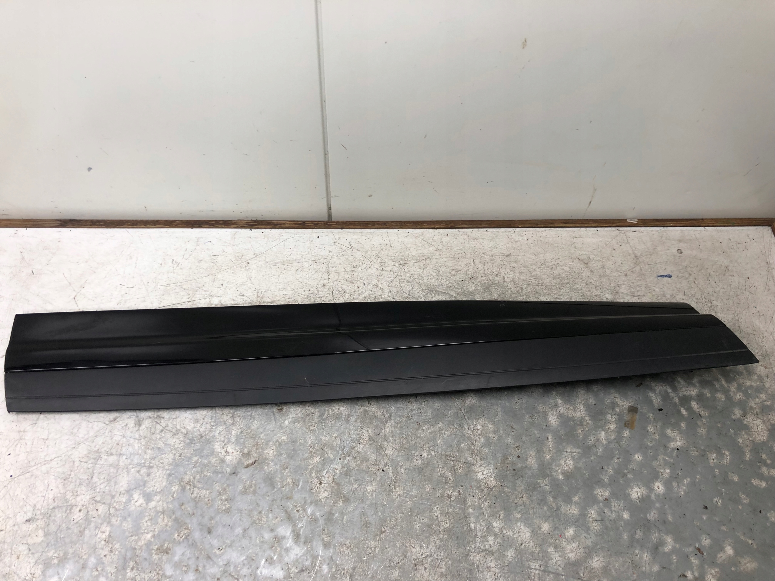 moulding door left front PORSCHE CAYENNE 7P5837787Q