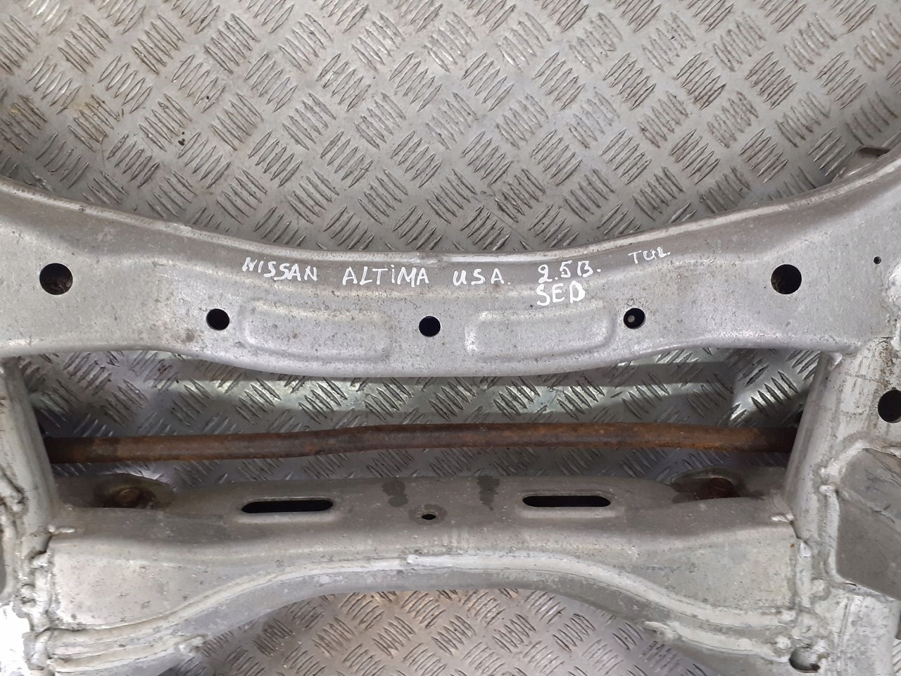 BELKA ZAWIESZENIA TYŁ NISSAN ALTIMA 2.5 Producent części Nissan OE