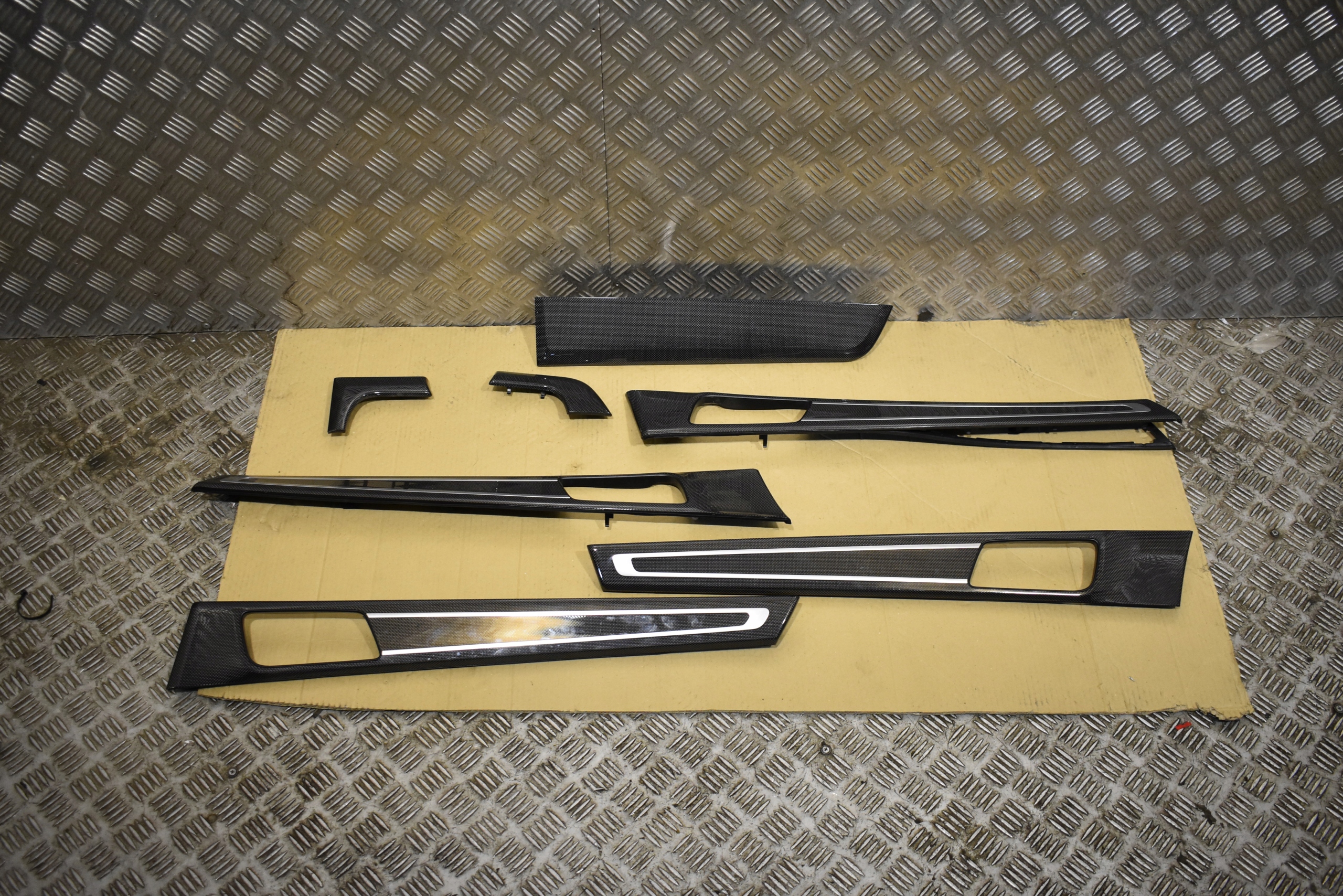 IDEALNE Moulage DECORY DEKORY Cendrier CARBON KPL PORSCHE PANAMERA 971 1