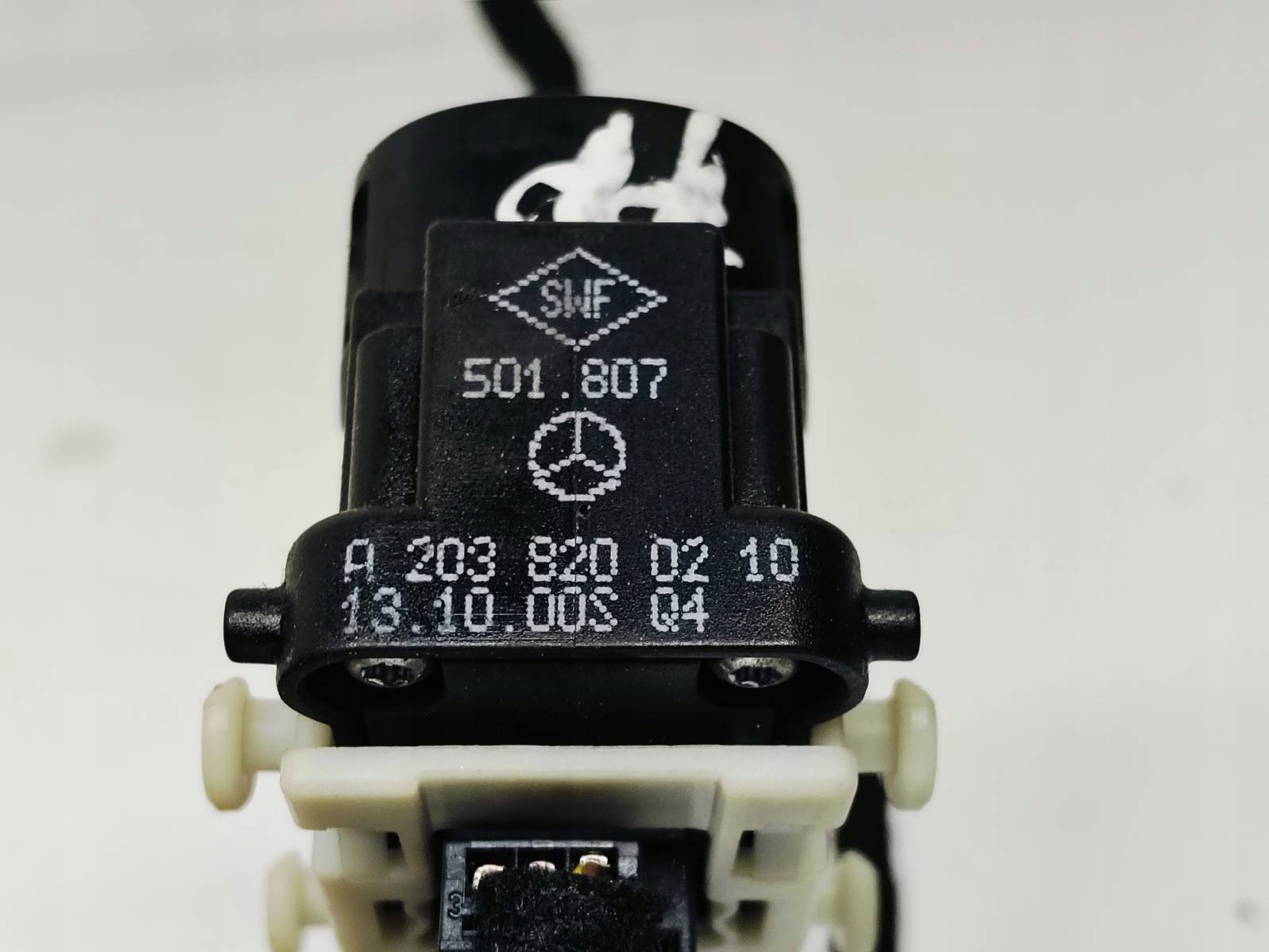 window control switch right front Mercedes C180 W203 2.0 16V A2038200210