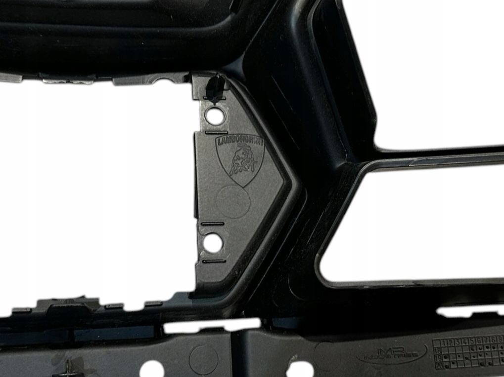 LAMBORGHINI URUS front accessories of a bumper grill cover 4ML807639A