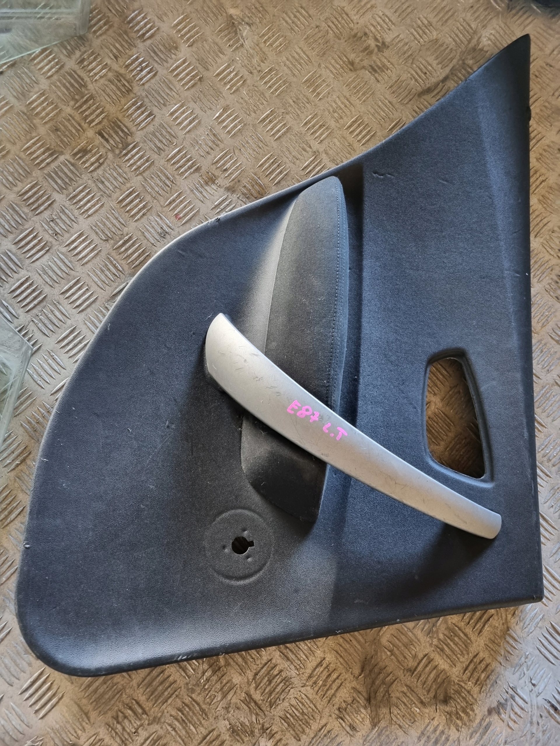 BOCZEK LEWY TYŁ BMW E87 MATERIAŁ