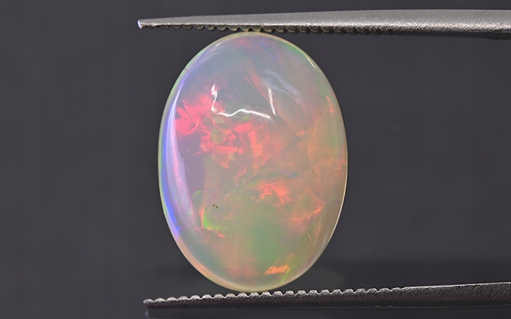 Opál z Etiopie kabošon ovál 14,2x10,2 mm
