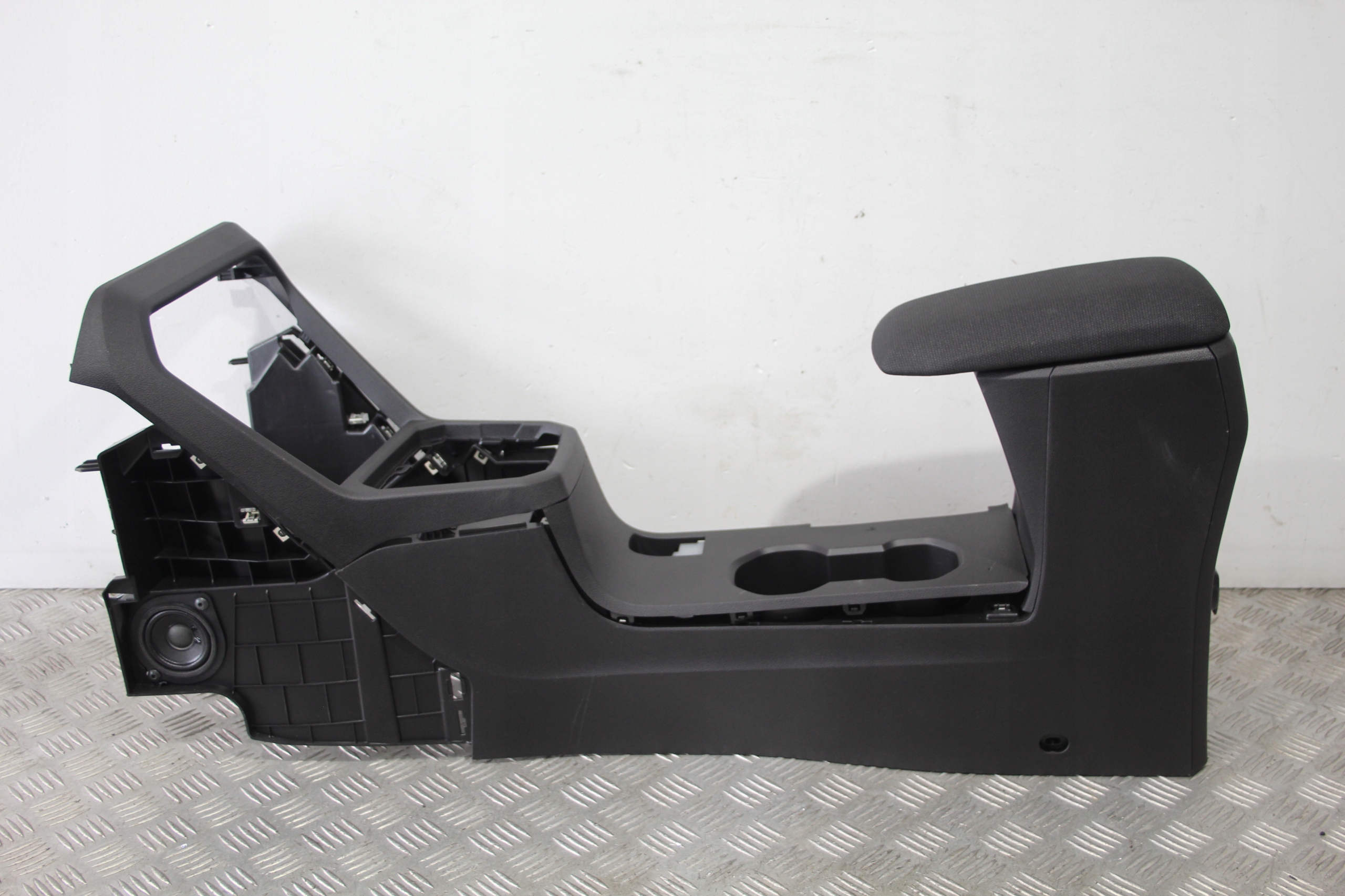 TUNEL central armrest DACIA SANDERO III 3 STEPWAY