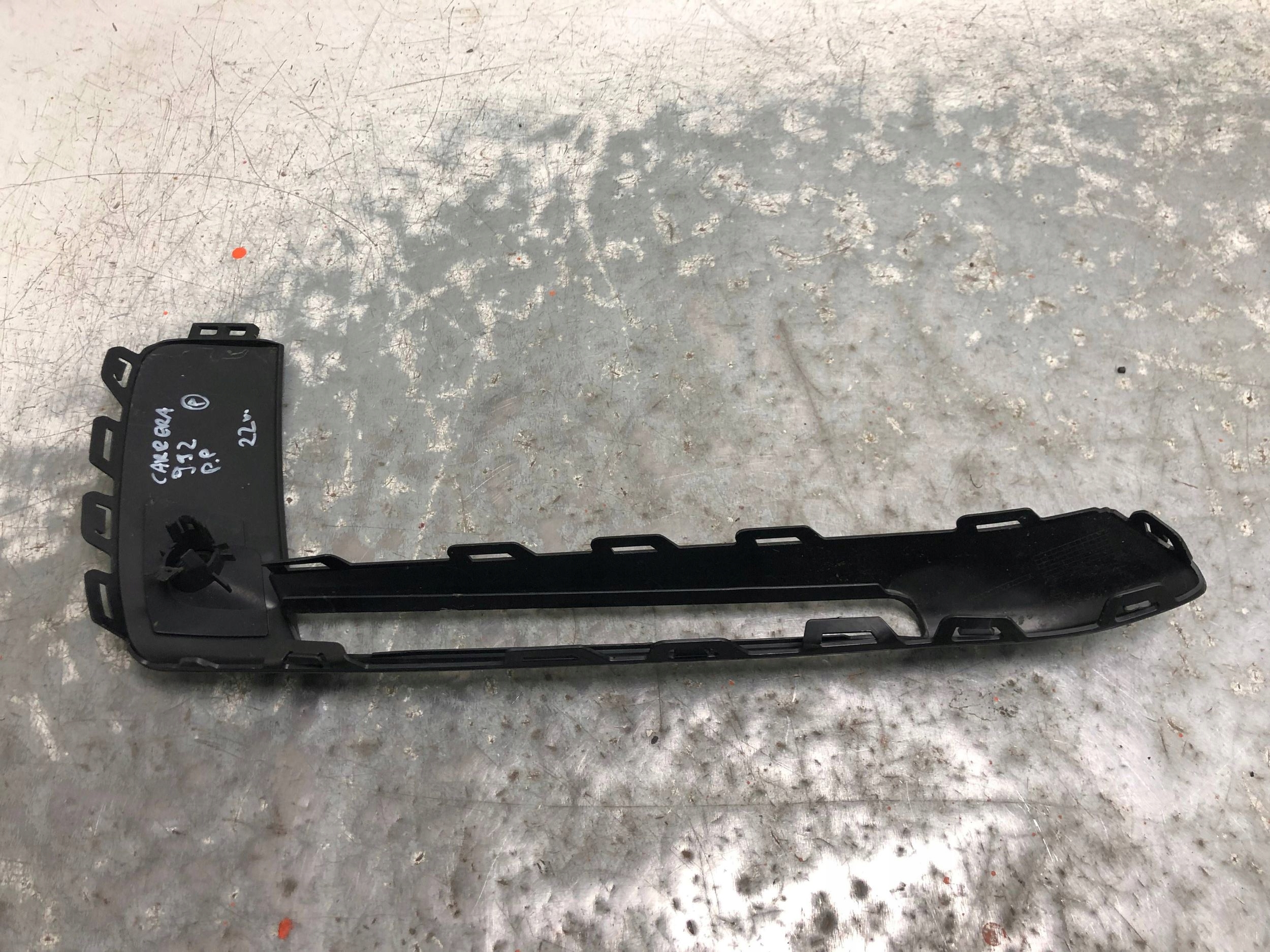 lišta nárazníku pravý předek PORSCHE 992 992807764