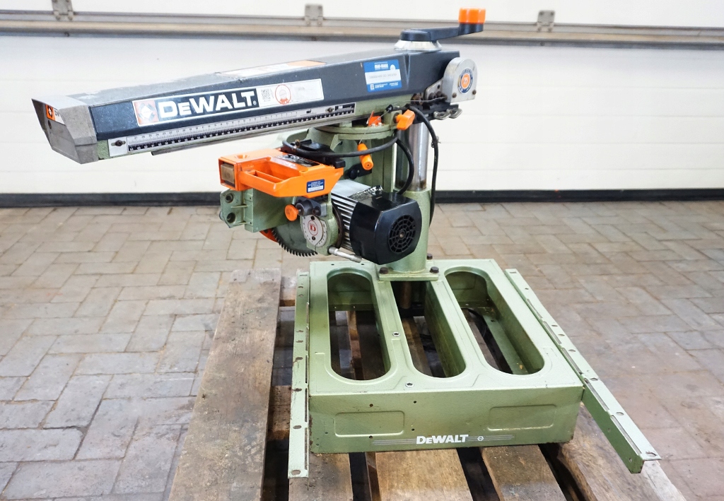 PIŁA PILARKA POPRZECZNA DEWALT DW 1251 SILNIK: 1,1kW Marka DeWalt