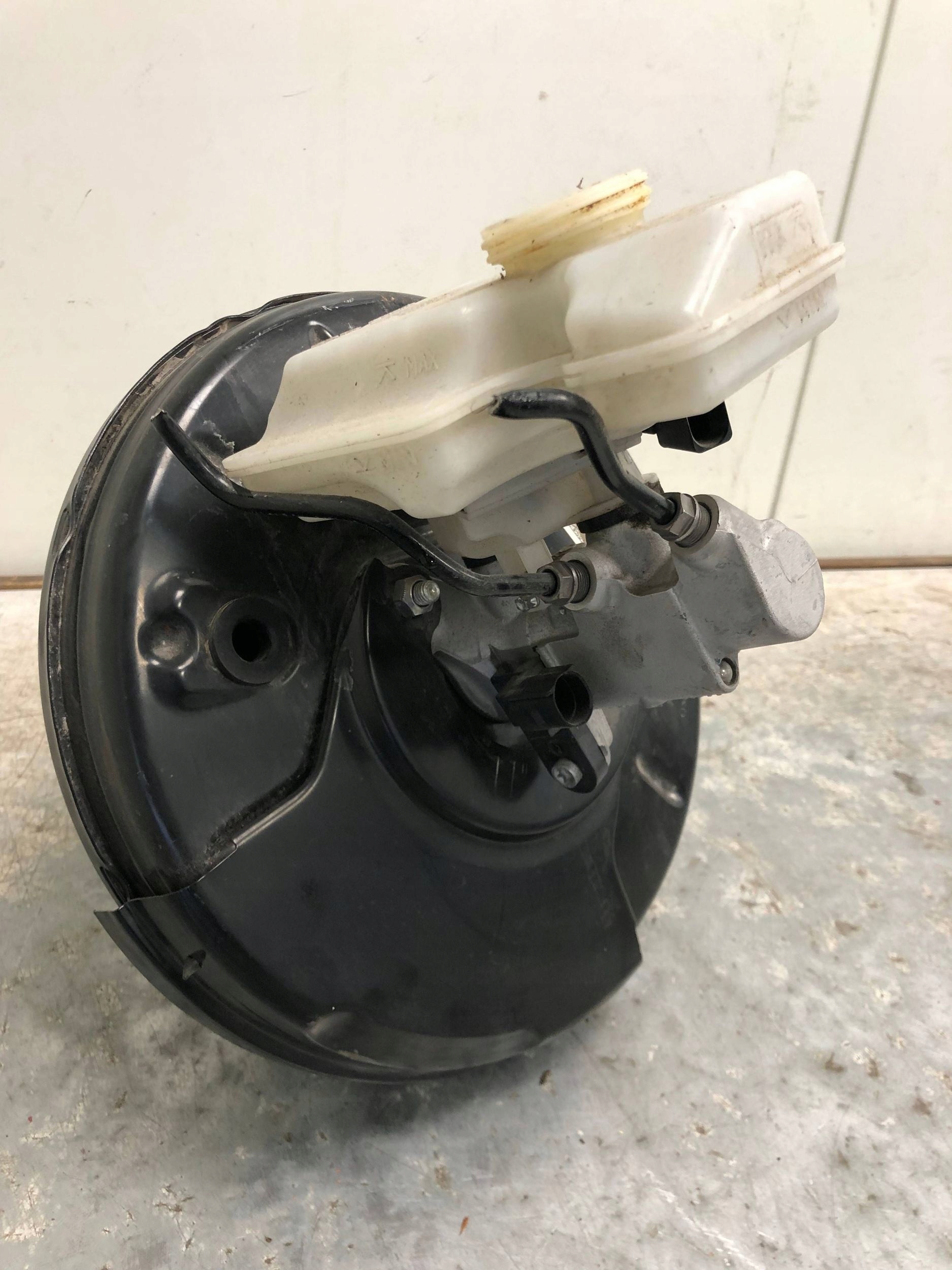 servo kočnice AUDI A3 8V 8V1614105C