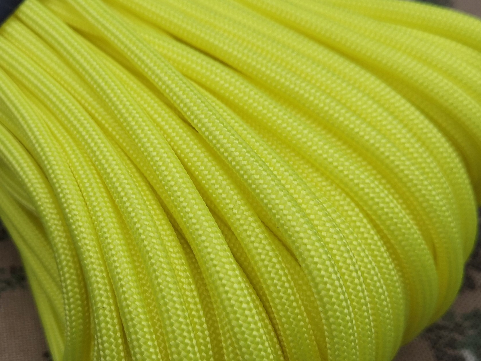 

Paracord 550 Typ III Usa Neon Yellow