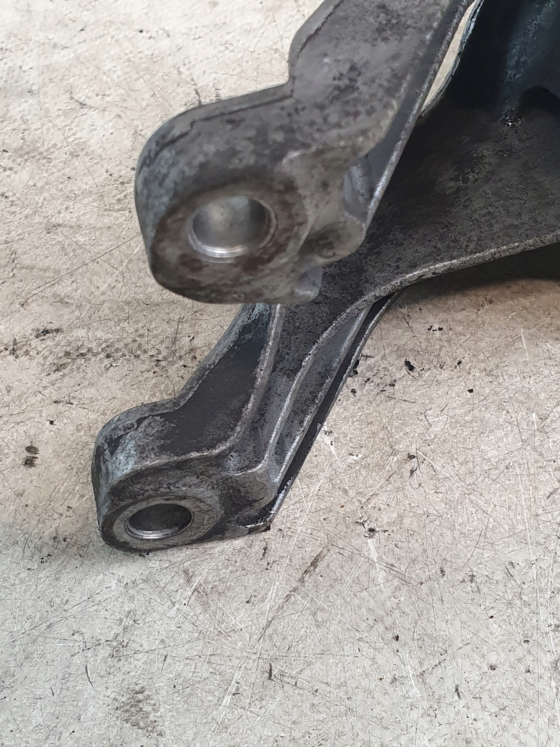engine supporting mount OE 8K0199307BE AUDI A4 B8 2.0TDI