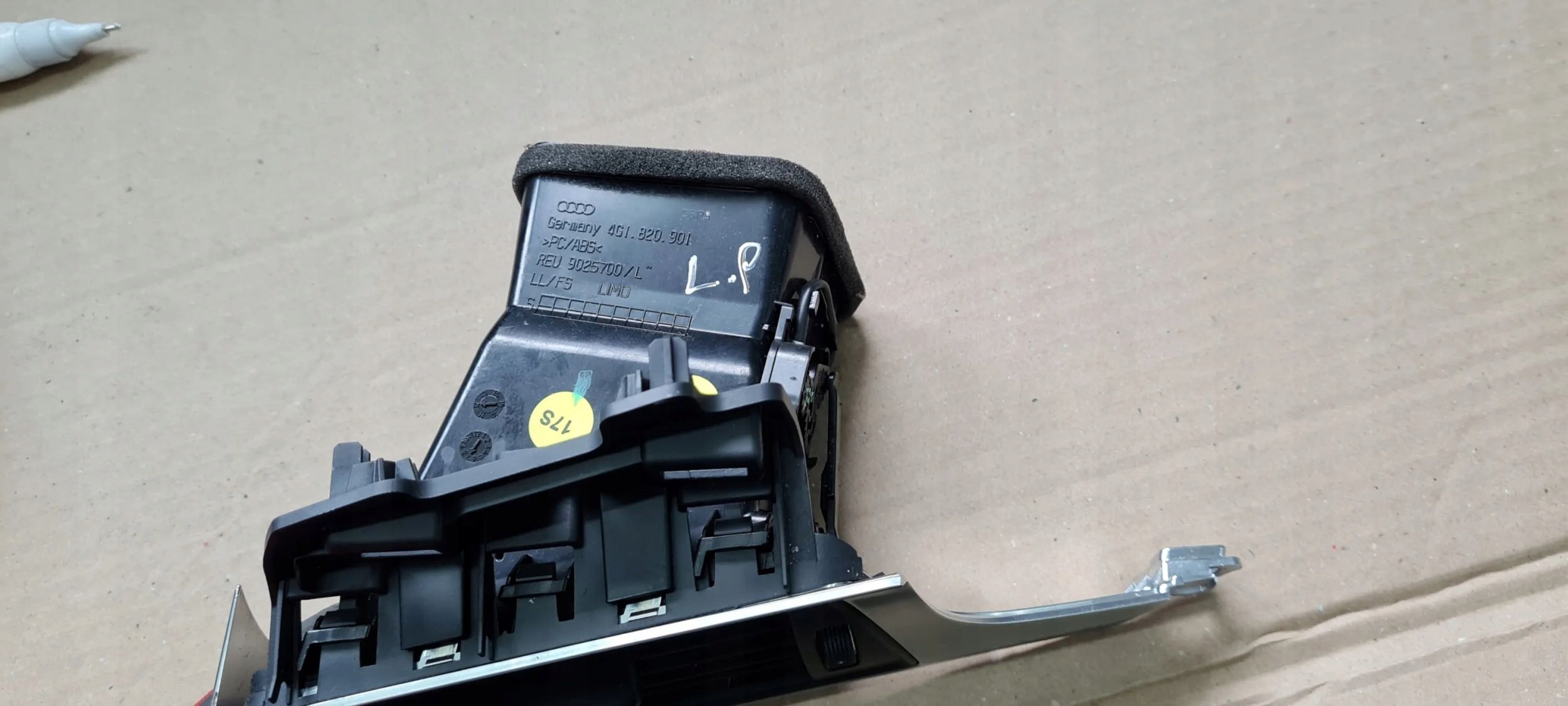 S7 4G A7 grid air conditioning devices left consoles 4G1820901 A6 C7 4G