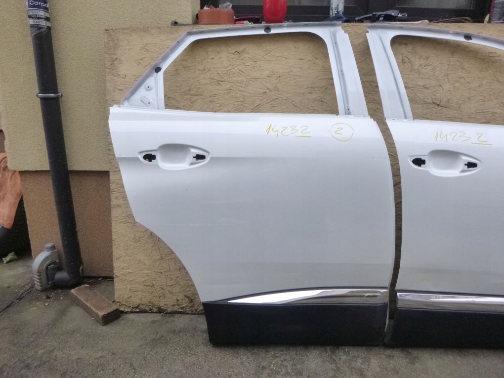 PEUGEOT 5008 16- door right front rear part