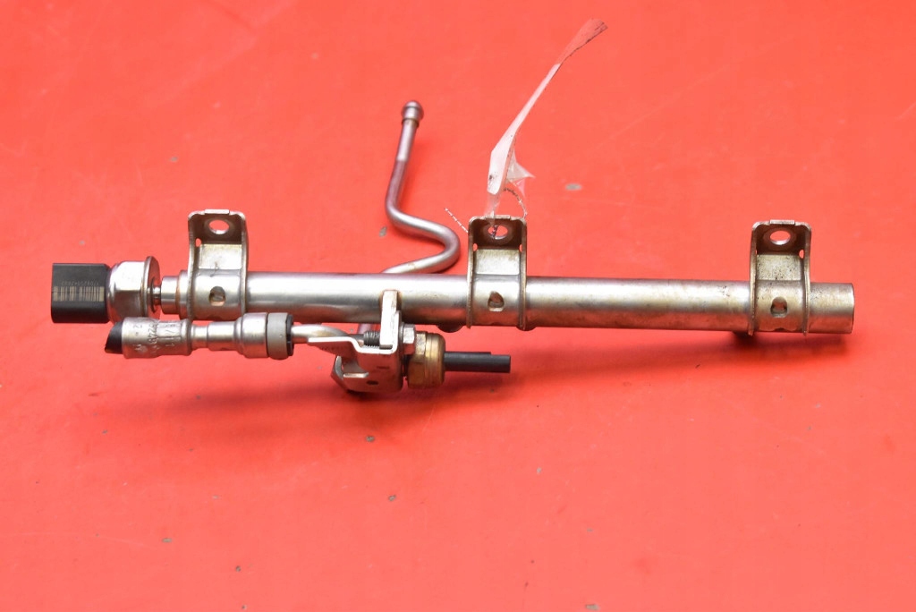 rampe injection 7562474 BMW E90 E91 2.0i 170 KM 08-13