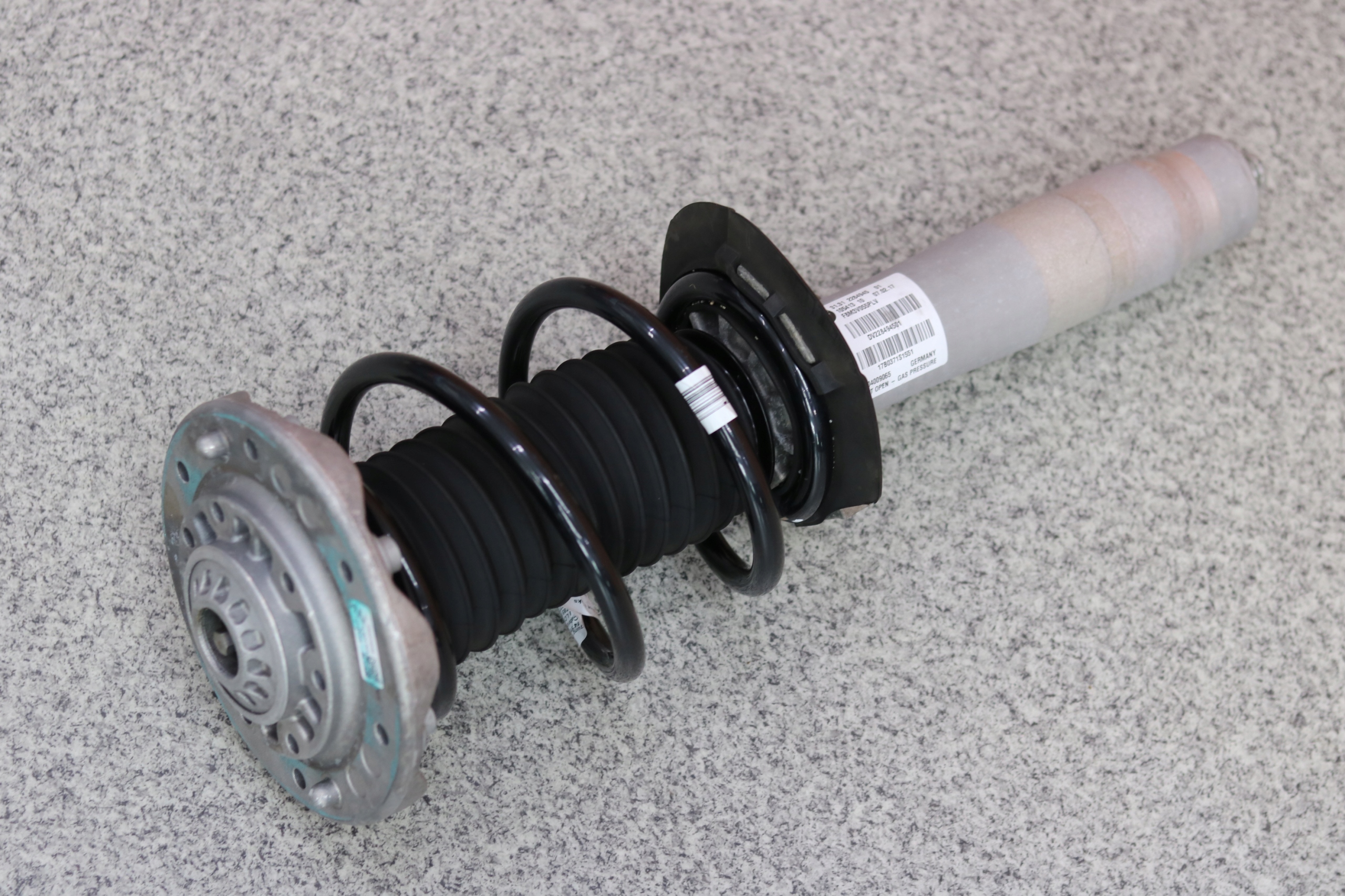BMW M4 F83 shock absorber left front 2284945 2482 km!!!