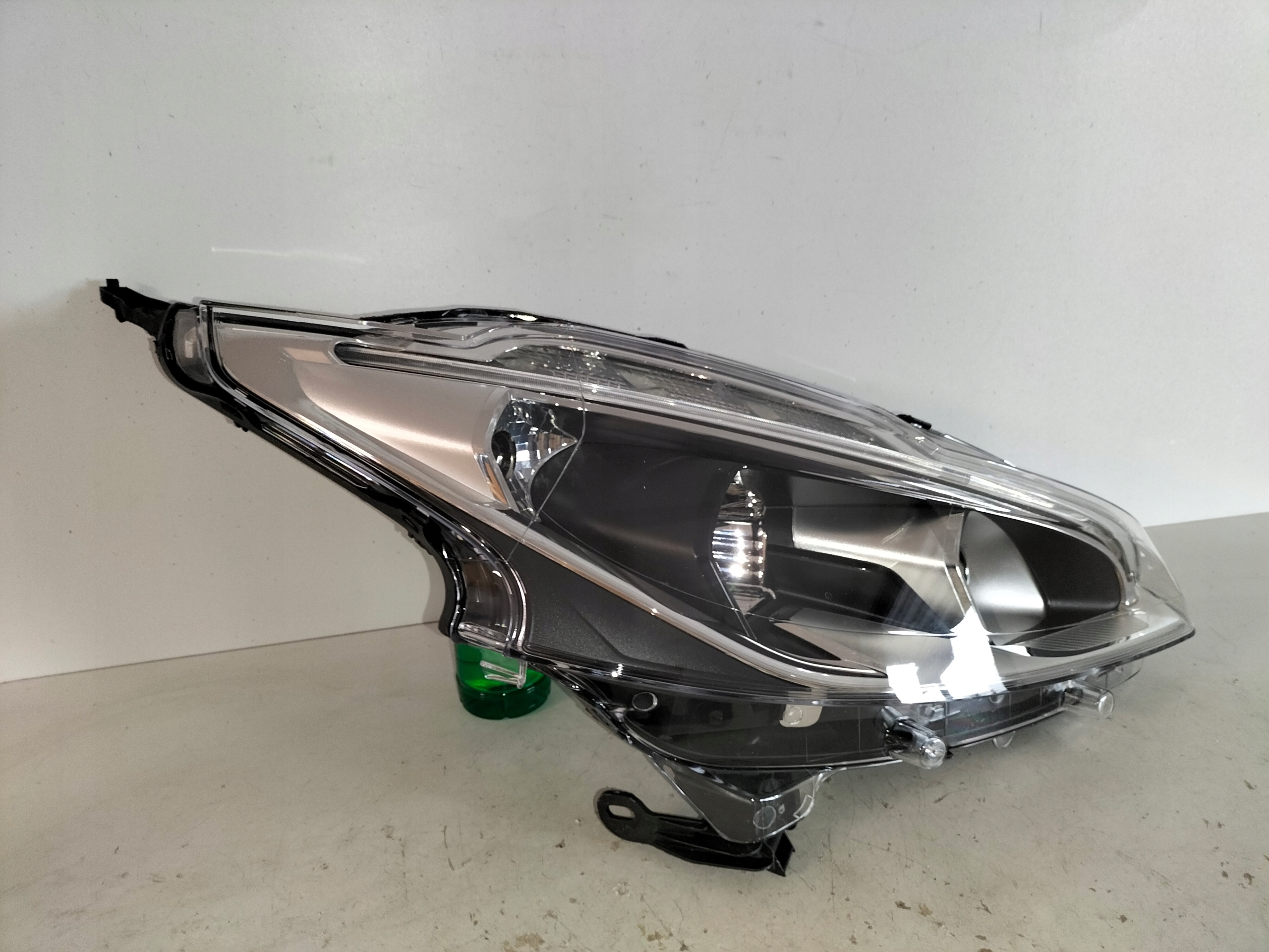 light front reflektor right PEUGEOT 208 LIFT 15-19