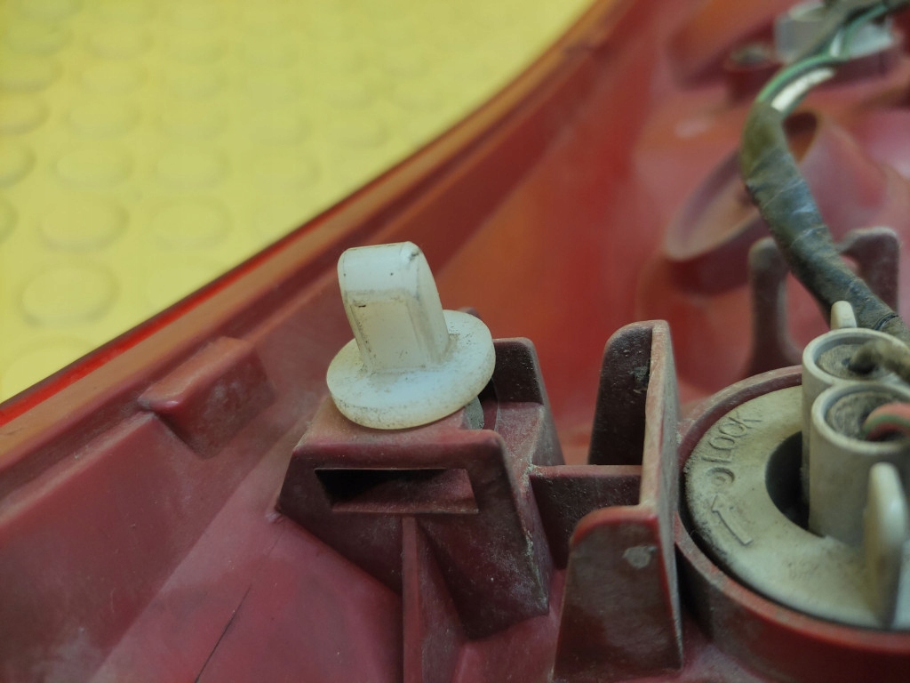 MAZDA PREMACY light right rear part