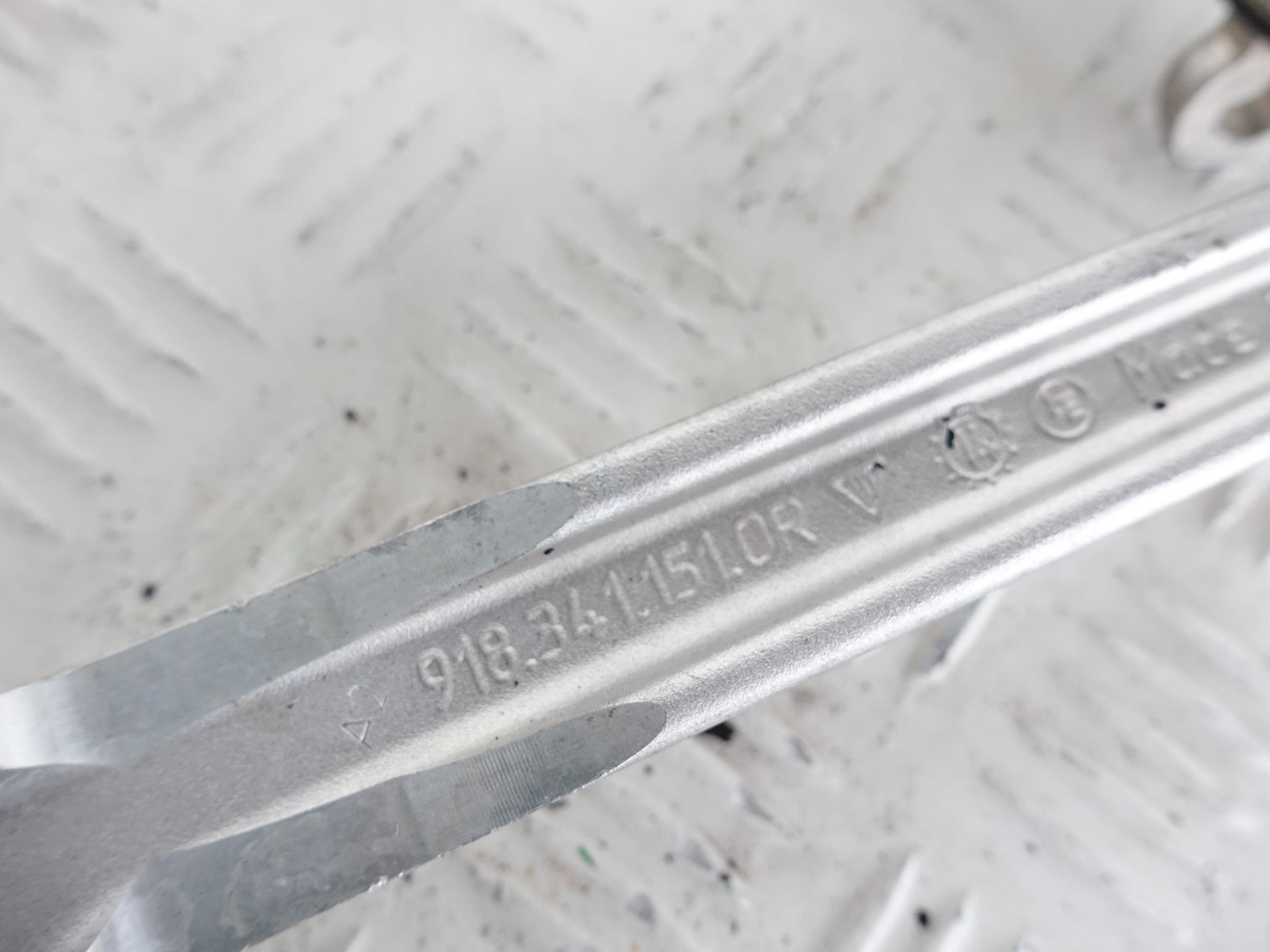 PORSCHE 918 SPYDER arm upper front L=P