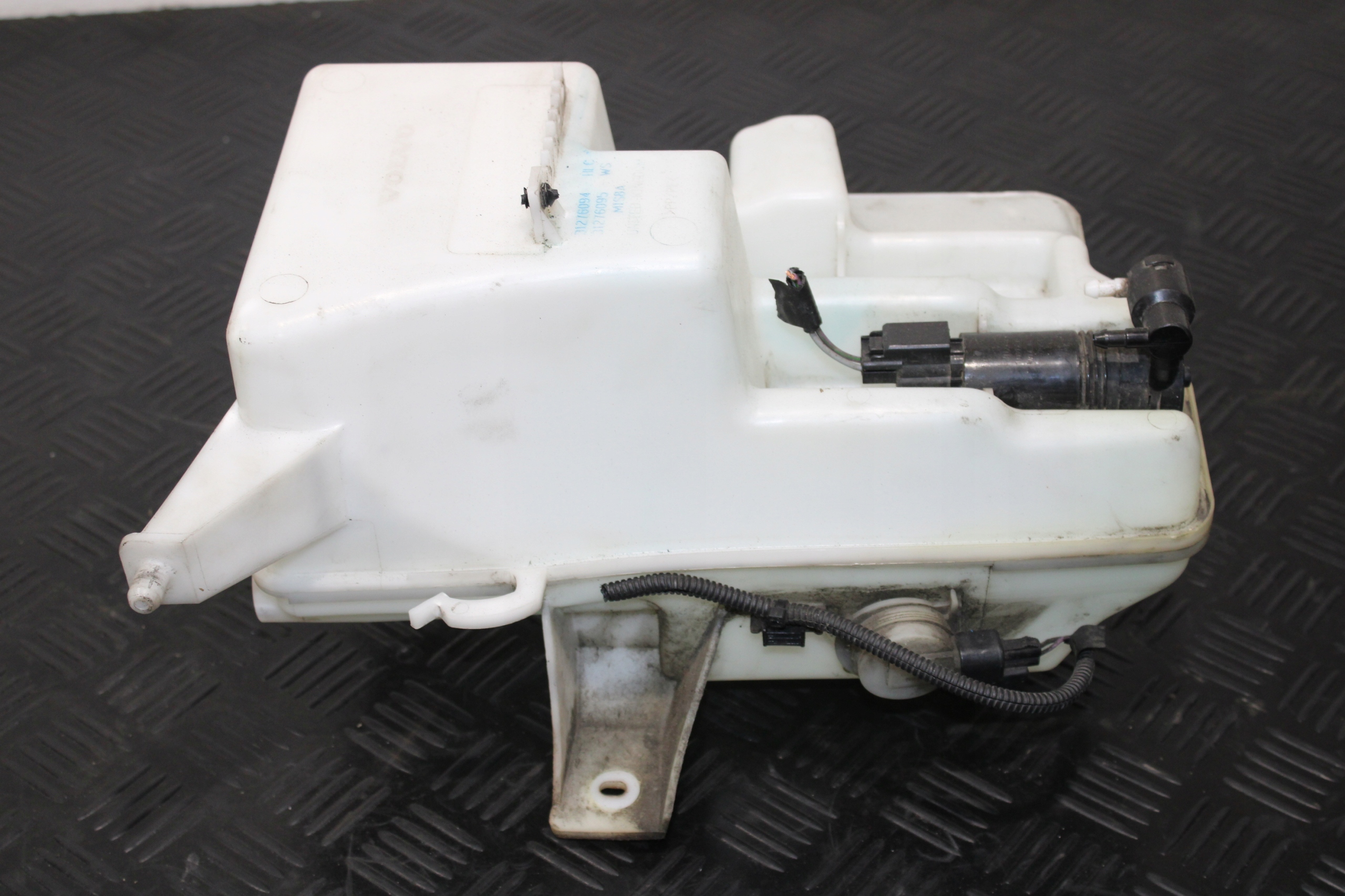 washer fluid tank VOLVO V40 II 2 D2 31276094