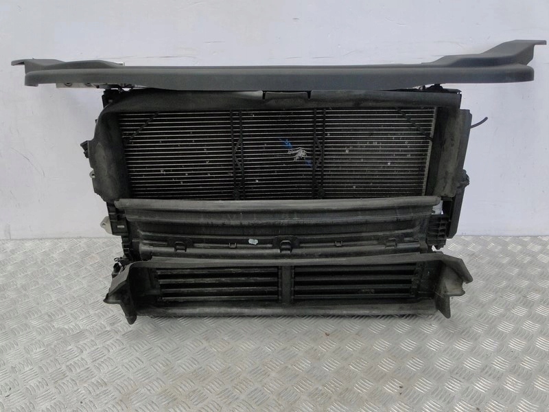 31368232 PAS PRZEDNI CHŁODNICE VOLVO XC60 2.0D D4 2019 Numer katalogowy oryginału 31368232