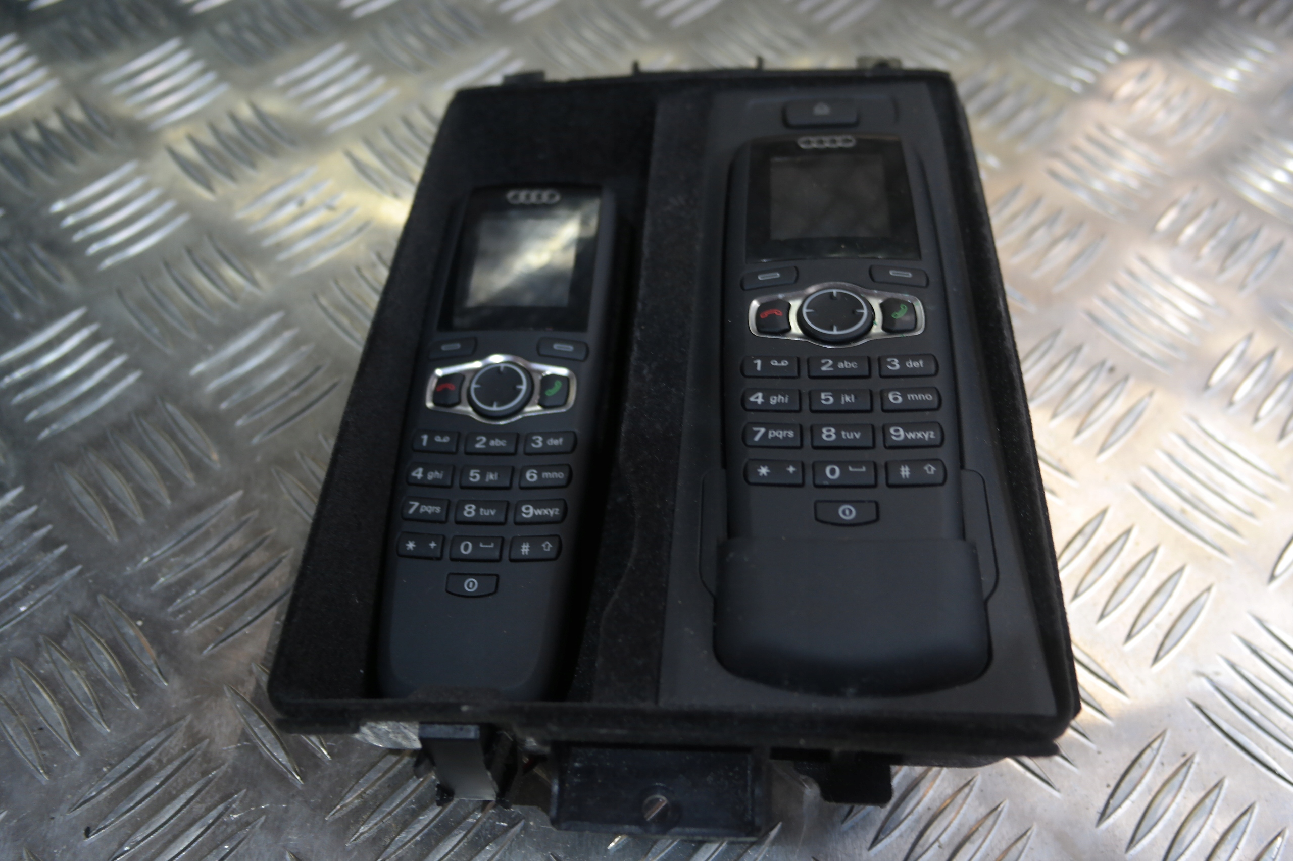 4E0861473A - AUDI тримач адаптер 2X GSM телефон