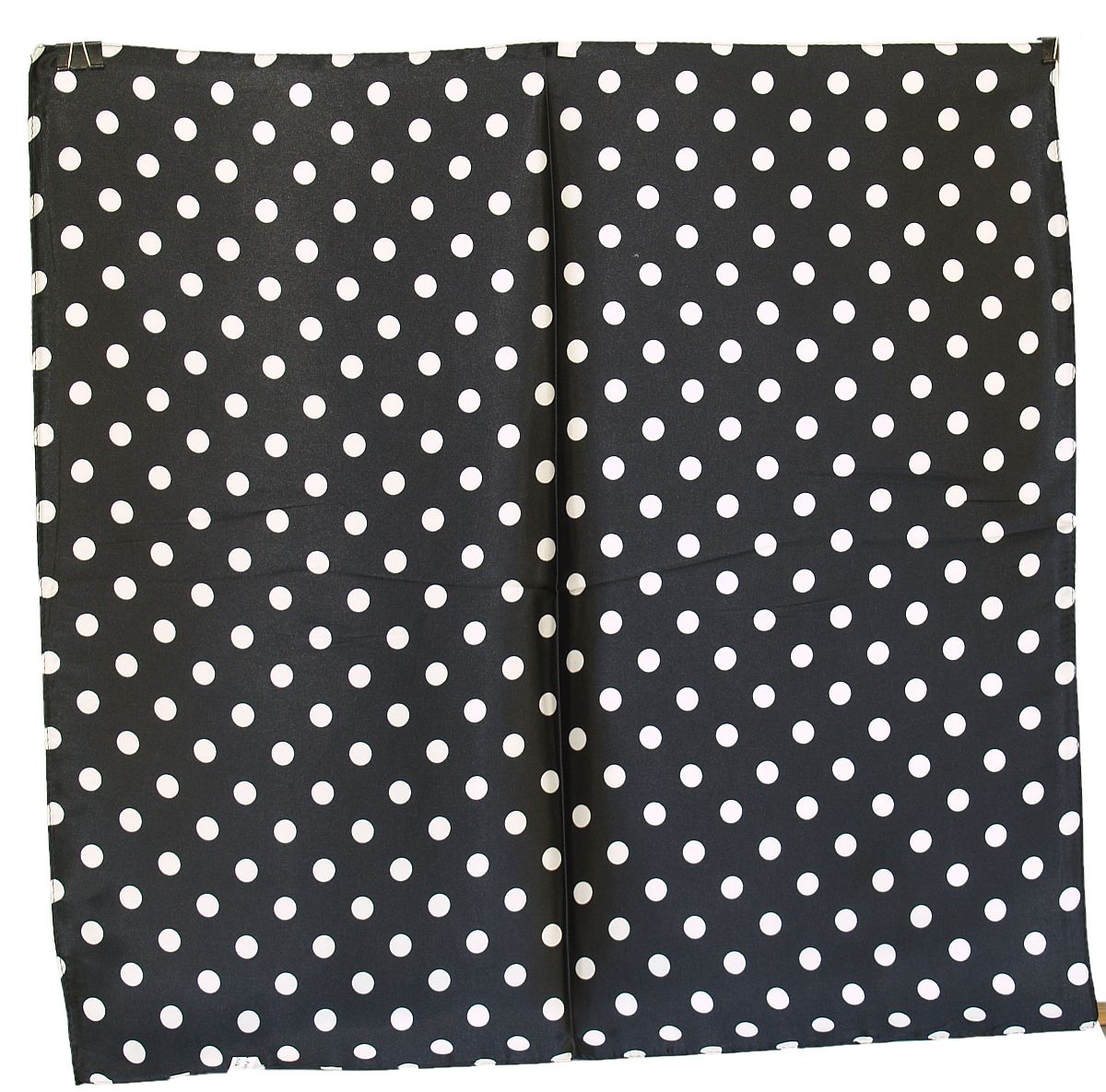 

Apaszka jedwabna białe groszki w czarnym .