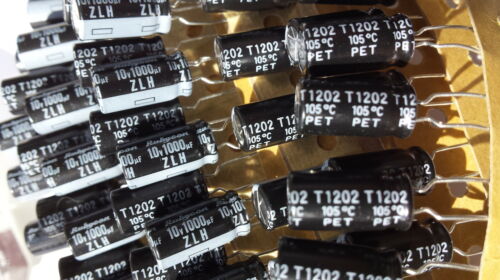 

1000uF 10V 8x16 Rubycon Esr 0.045 Ohm 10szt.